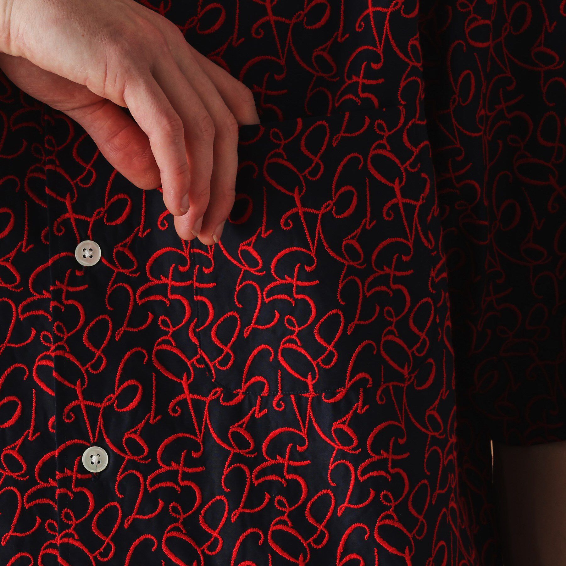 40CARATS&525「数字エンブロイダリー半袖シャツ」|シャツ・ブラウス|