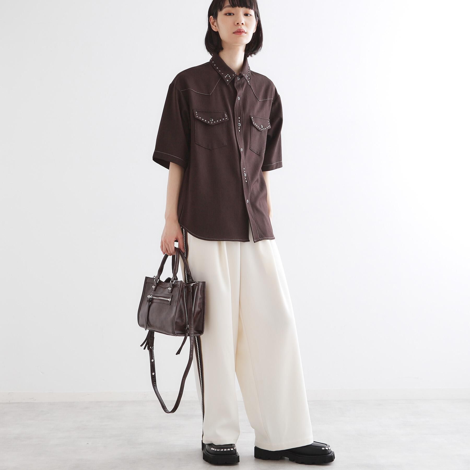 tk.TAKEO KIKUCHI「【FANCYシリーズ】スタッズスクエアボストンバッグ」|ショルダー・メッセンジャー|