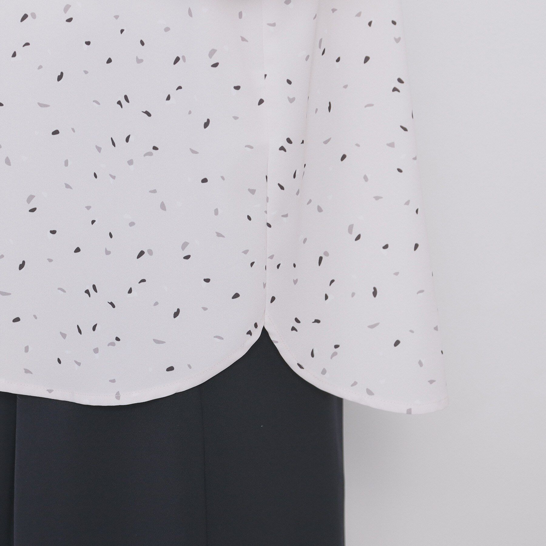 index「フェイクパールピンボウタイブラウス【洗濯機OK/イージーアイロン/ストレッチ】《XS-LL》」|シャツ・ブラウス|