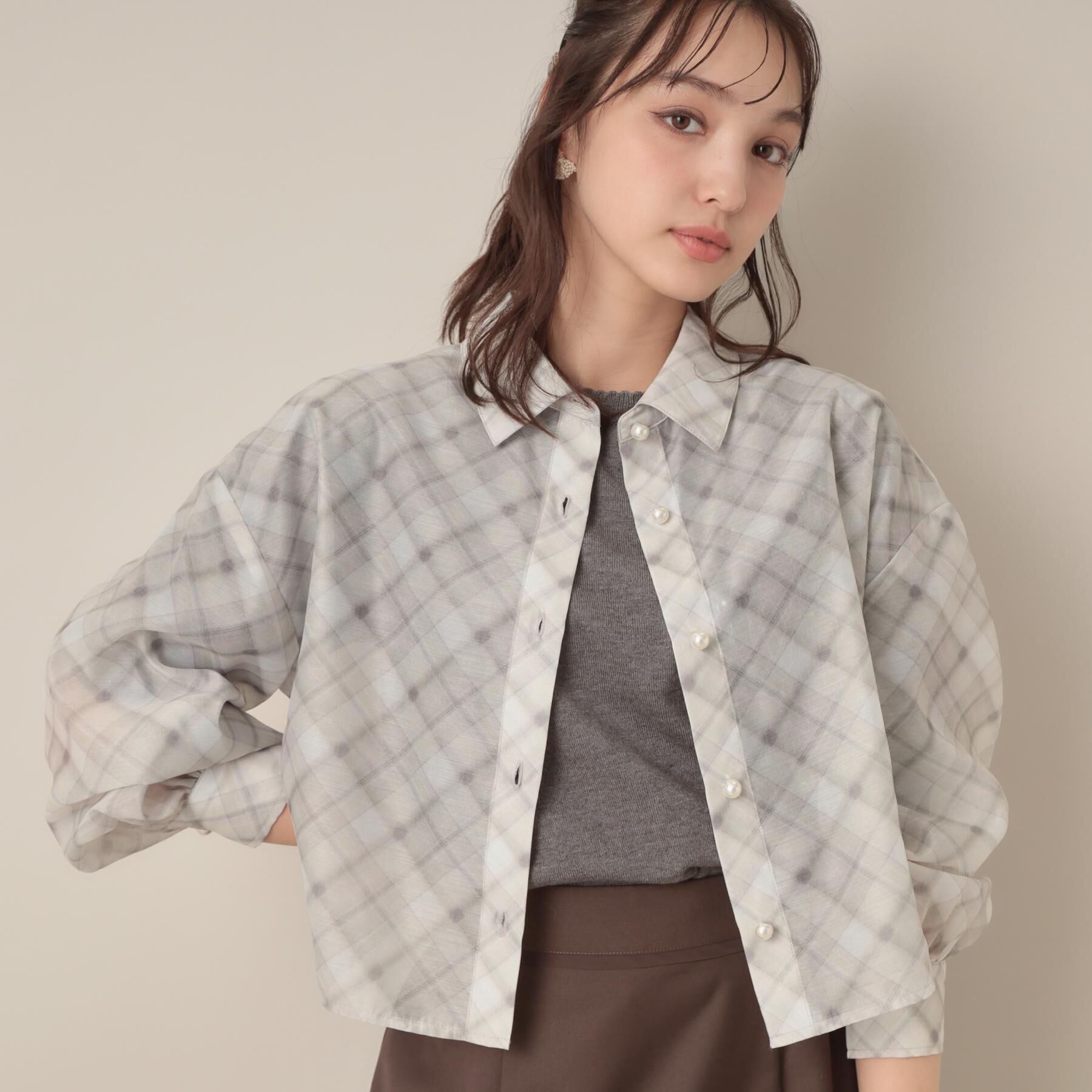 Couture broach「【洗える・秋まで使える】パール調ボタンシアーシャツ」|シャツ・ブラウス|