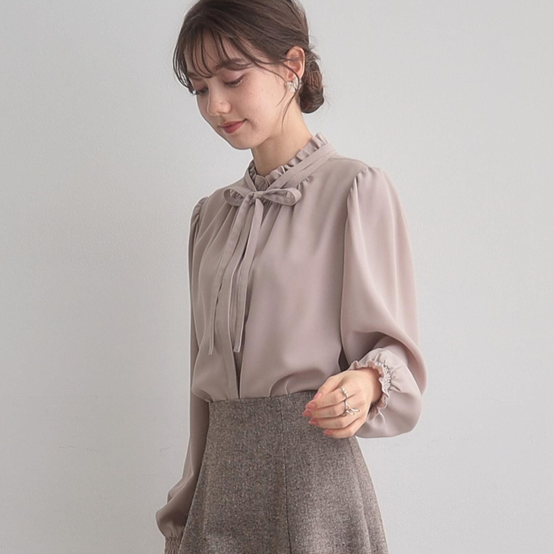 Couture broach「【フェミニン・通勤】タイ付きピコフリルブラウス」|シャツ・ブラウス|