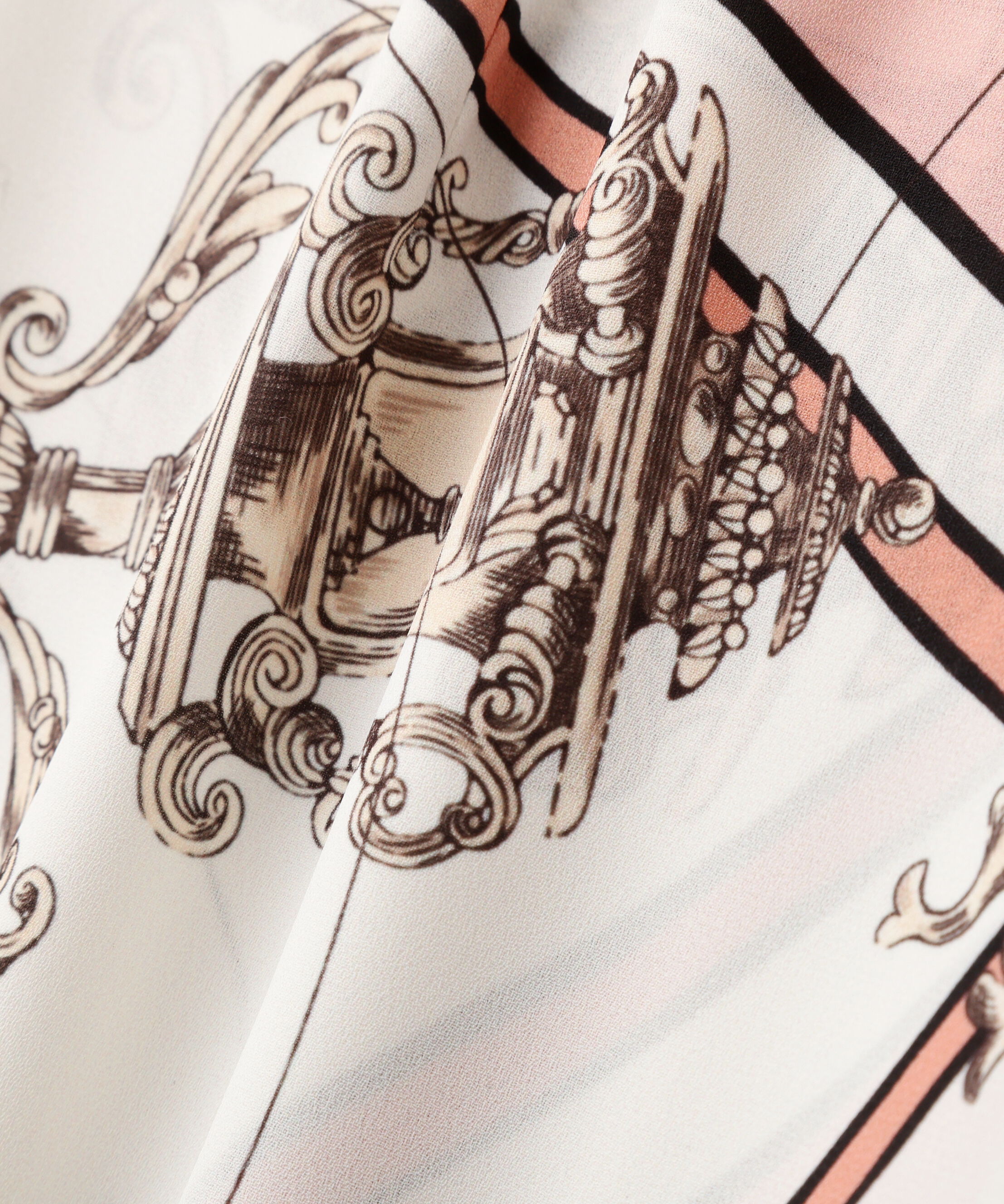  「<追加生産予約>［美香さん着用］バロックスカーフプリントワンピース」|ワンピース|