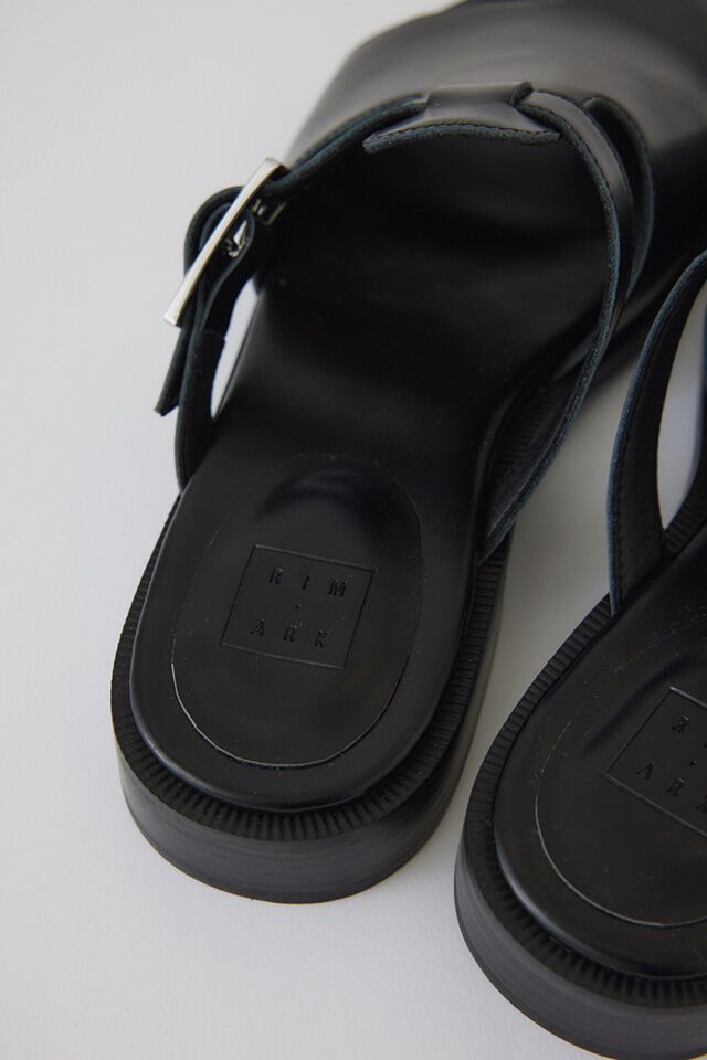 RIM.ARK 「Thumb leather flat sandal」|サンダル|
