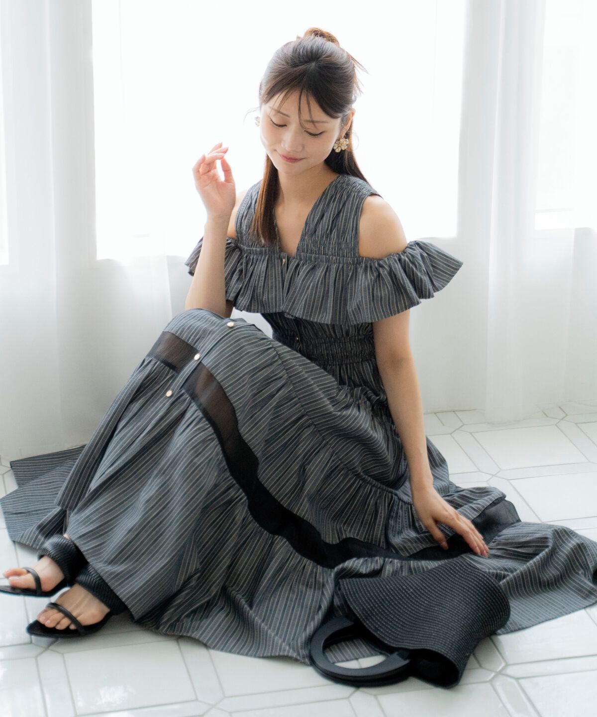 アンドクチュール「シアーティアードオープンショルダーワンピース」|ワンピース|