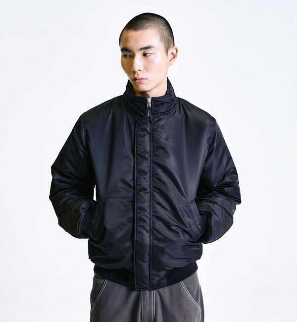 SHIPS「City Ambient Products: スタンドカラー MA-1 ジップアップ ブルゾン」|ブルゾン・スタジャン|ブラック