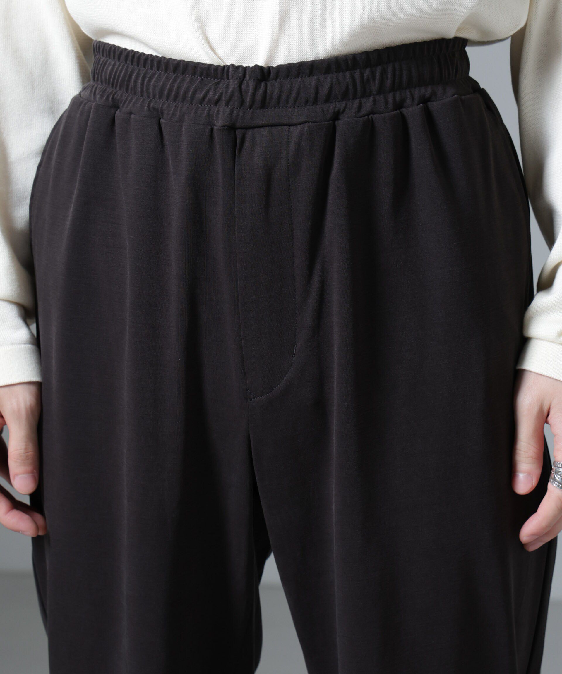 nano･universe「ヌバックライクスムースジョガーパンツ」|チノ|