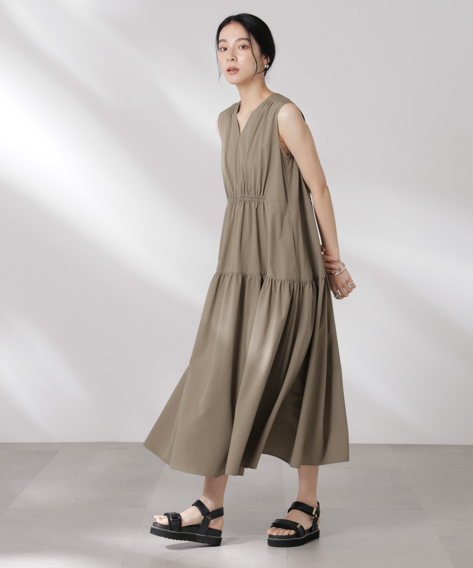 nano･universe「MINOTECH(R)Vネックギャザーティアードワンピース」|ワンピース|