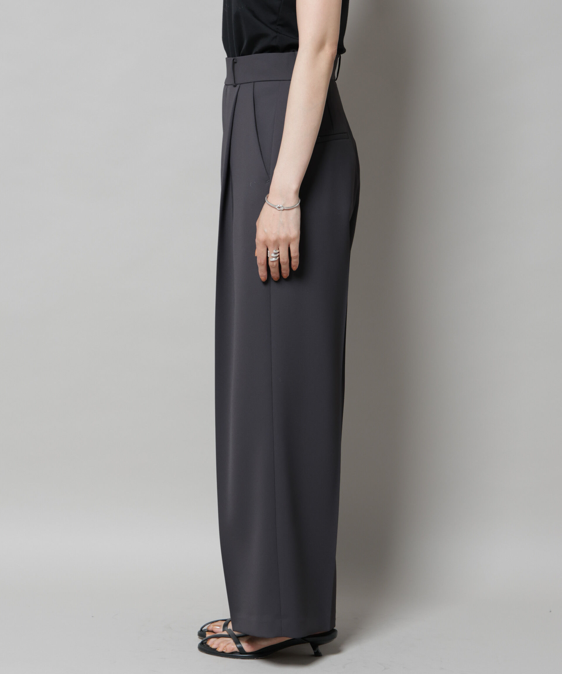 nano･universe「ツイルワイドスラックス」|チノ|