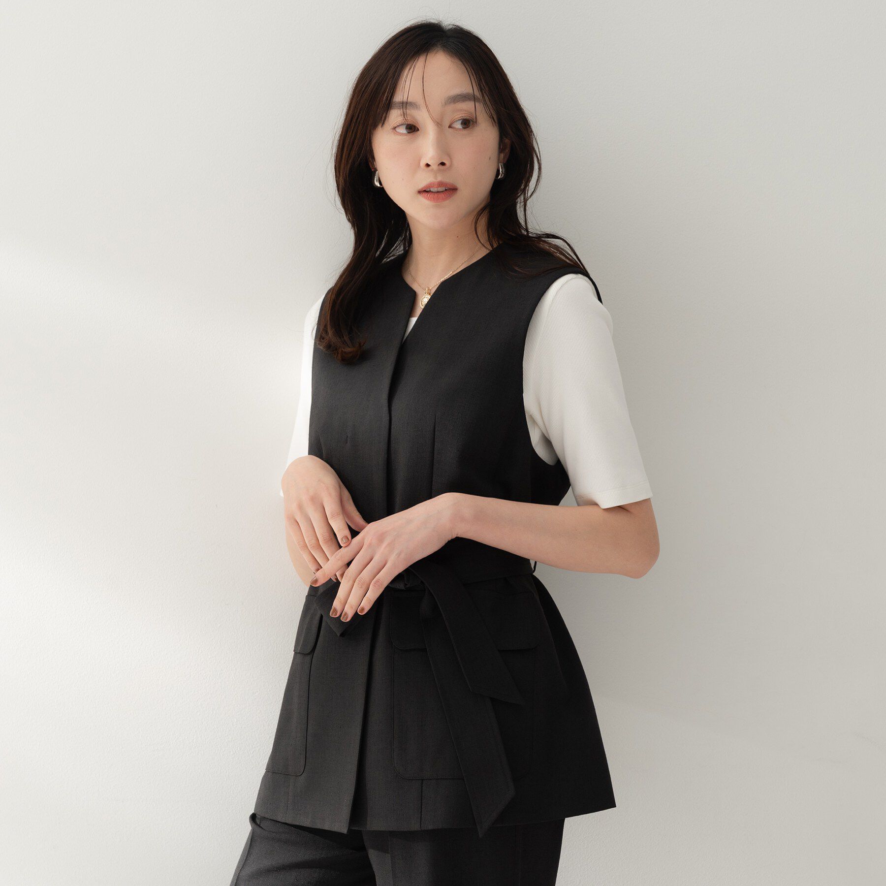 UNTITLED「【セットアップ可/UVカット/接触冷感/遮熱/通気性】スラブキーネックジレ」|ベスト・ジレ|