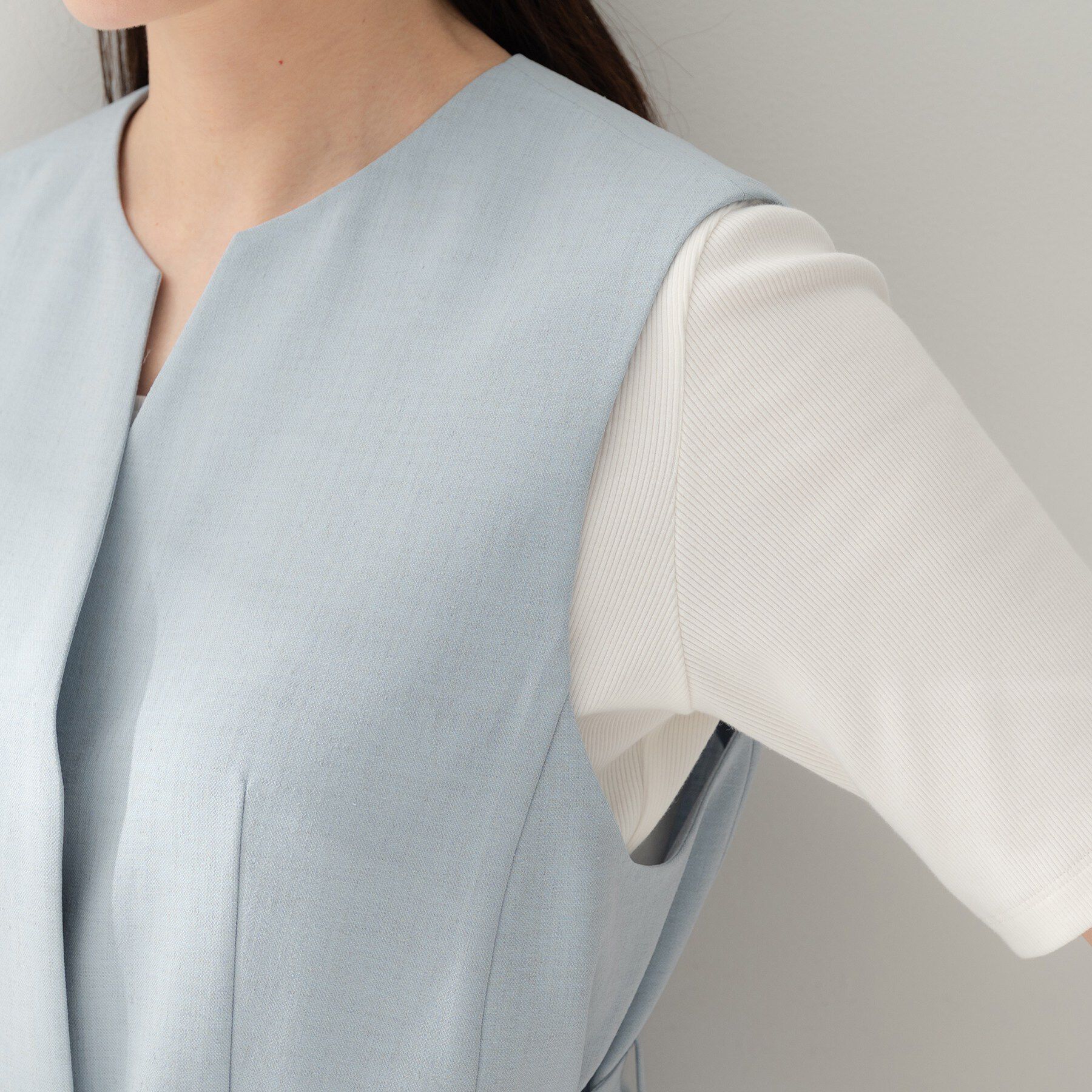 UNTITLED「【セットアップ可/UVカット/接触冷感/遮熱/通気性】スラブキーネックジレ」|ベスト・ジレ|