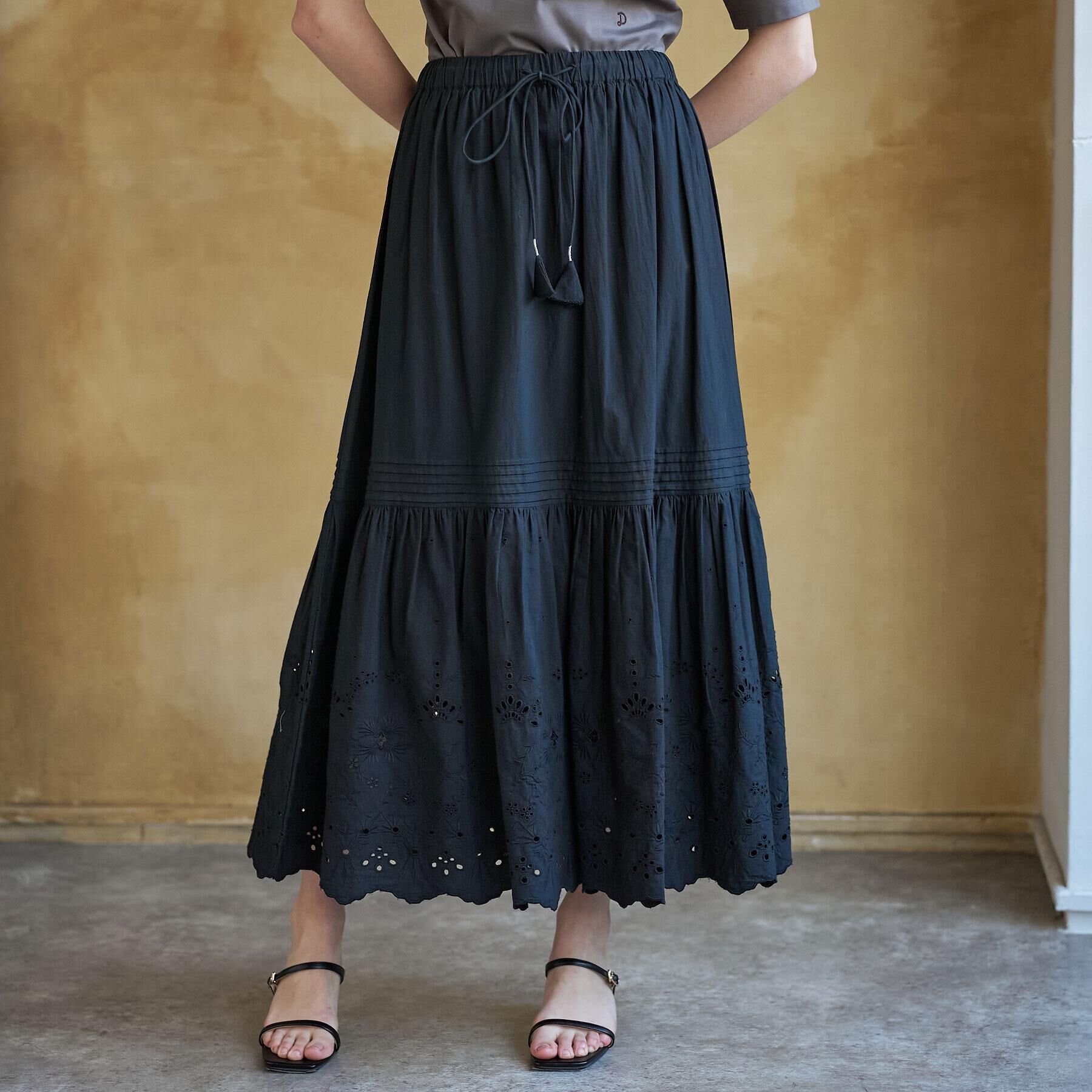 DRESSTERIOR「ウォッシャブルエンブロイダリースカート」|スカート|ブラック(019)