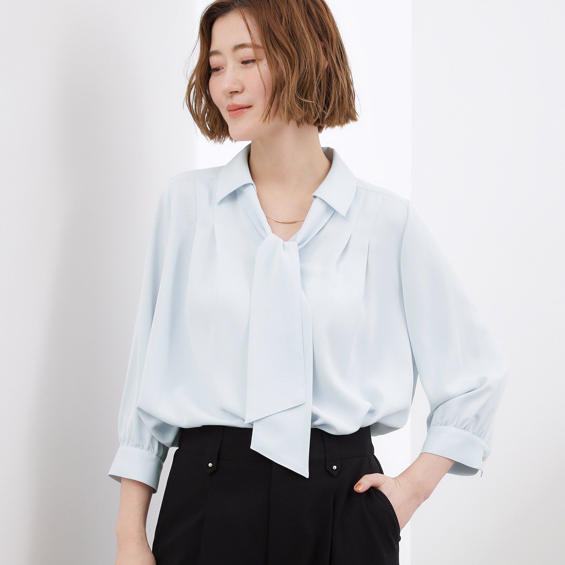 grove「【貴島明日香さん着用・洗える】チャーム付きマルチWAYボウタイブラウス」|シャツ・ブラウス|サックスブルー(09
