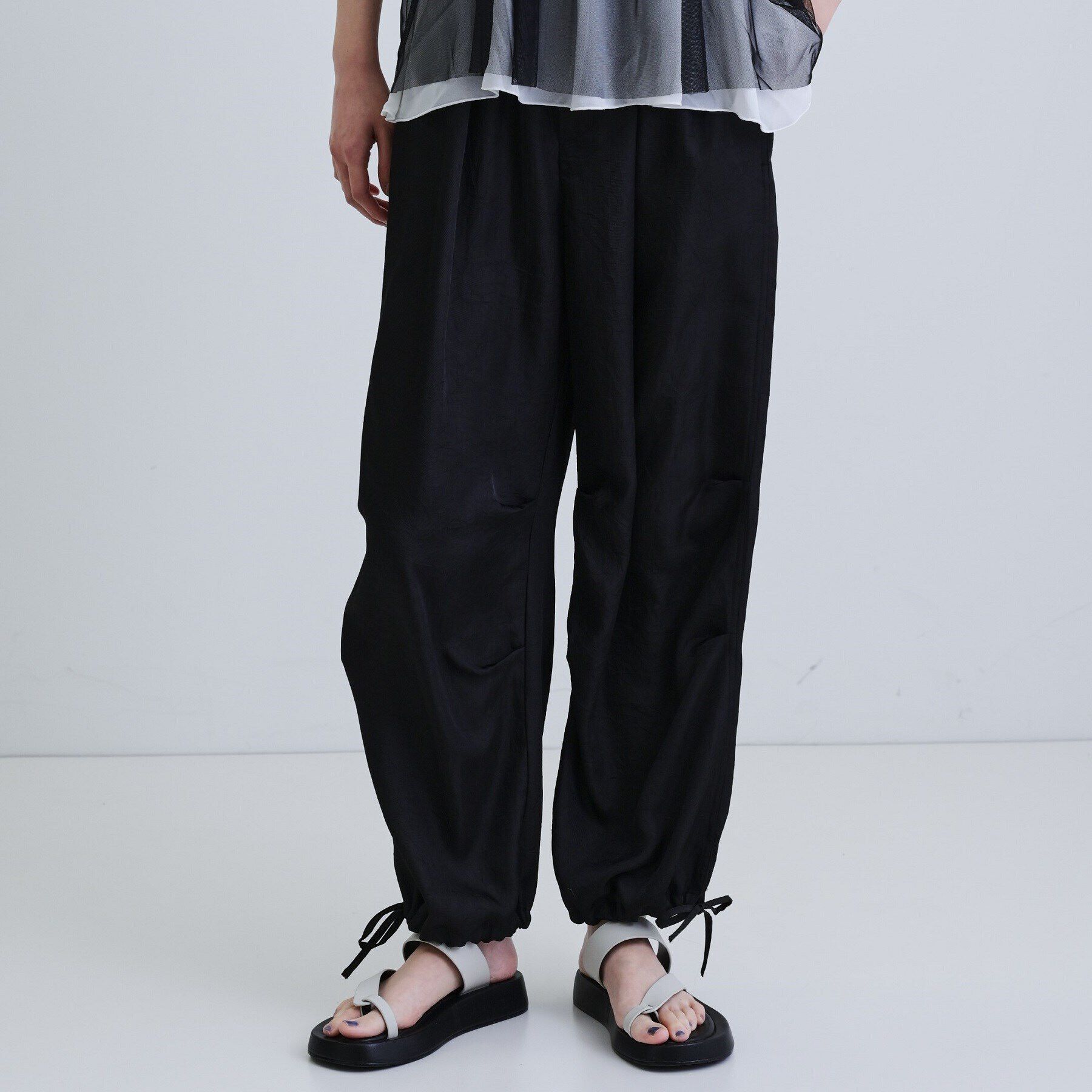 GALLEST「ドレープサテンパンツ」|その他|ブラック(019)