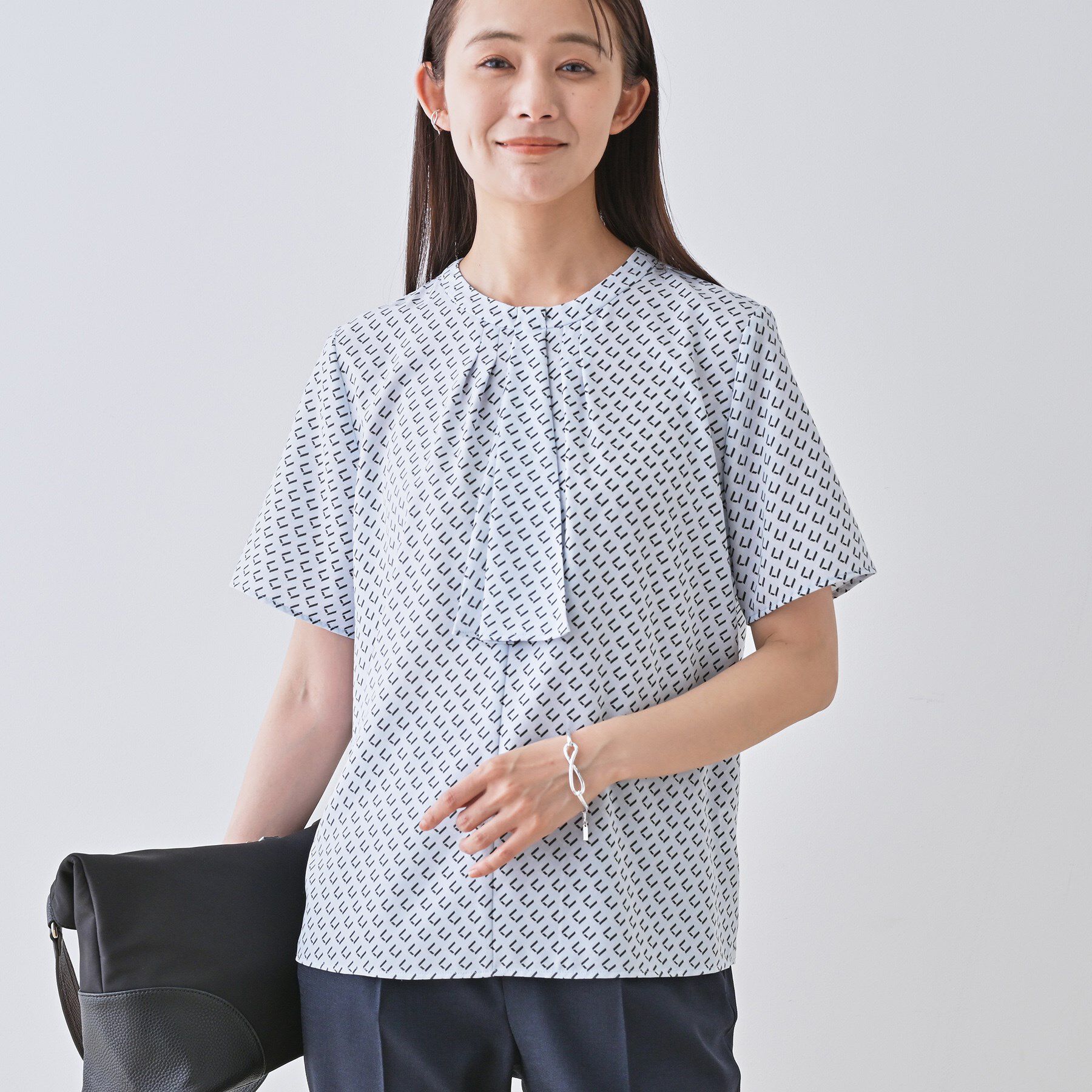 INDIVI「【洗える／UVケア】幾何学柄＆無地ボウタイブラウス」|シャツ・ブラウス|サックスブルー(19
