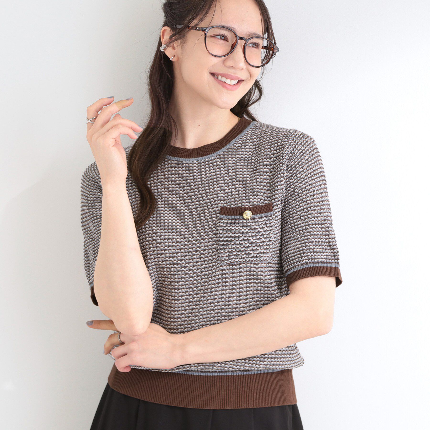 SHOO･LA･RUE「【洗濯機可/S-LL】金ボタンが上品 カノコ編み配色クルーネックニット」|ニット・セーター|ブラウン(443)