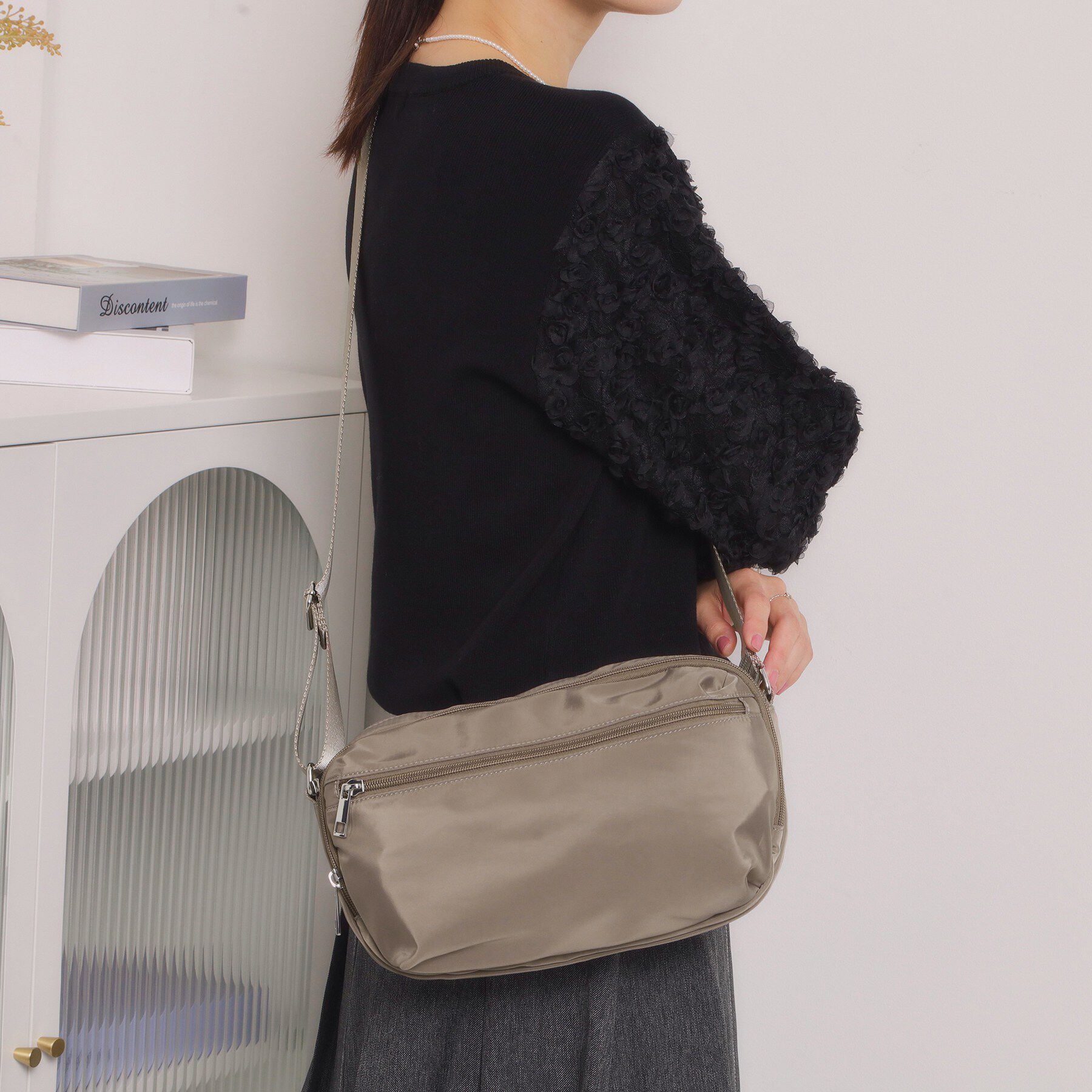 ITS&rsquo;DEMO「【8ポケット】裏地ストライプショルダー」|ショルダー・メッセンジャー|グレージュ(050)