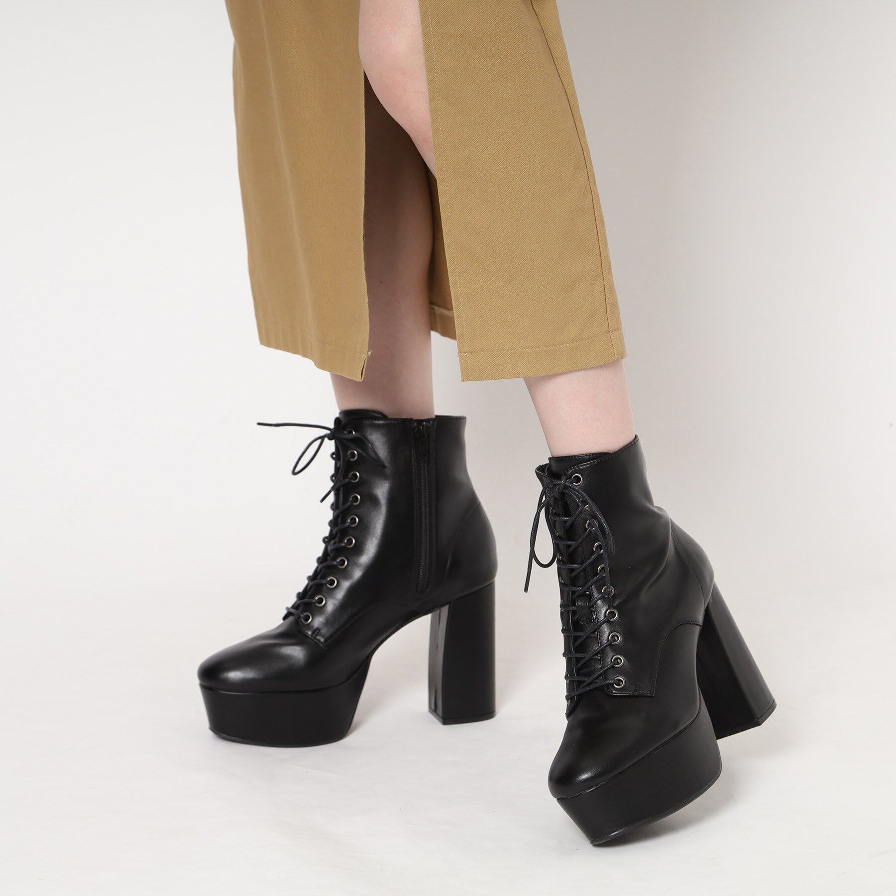 ESPERANZA「【ラク盛り／ショートブーツ】リピーター続出／脚長美脚　厚底レースアップブーツ」|ショートブーツ|