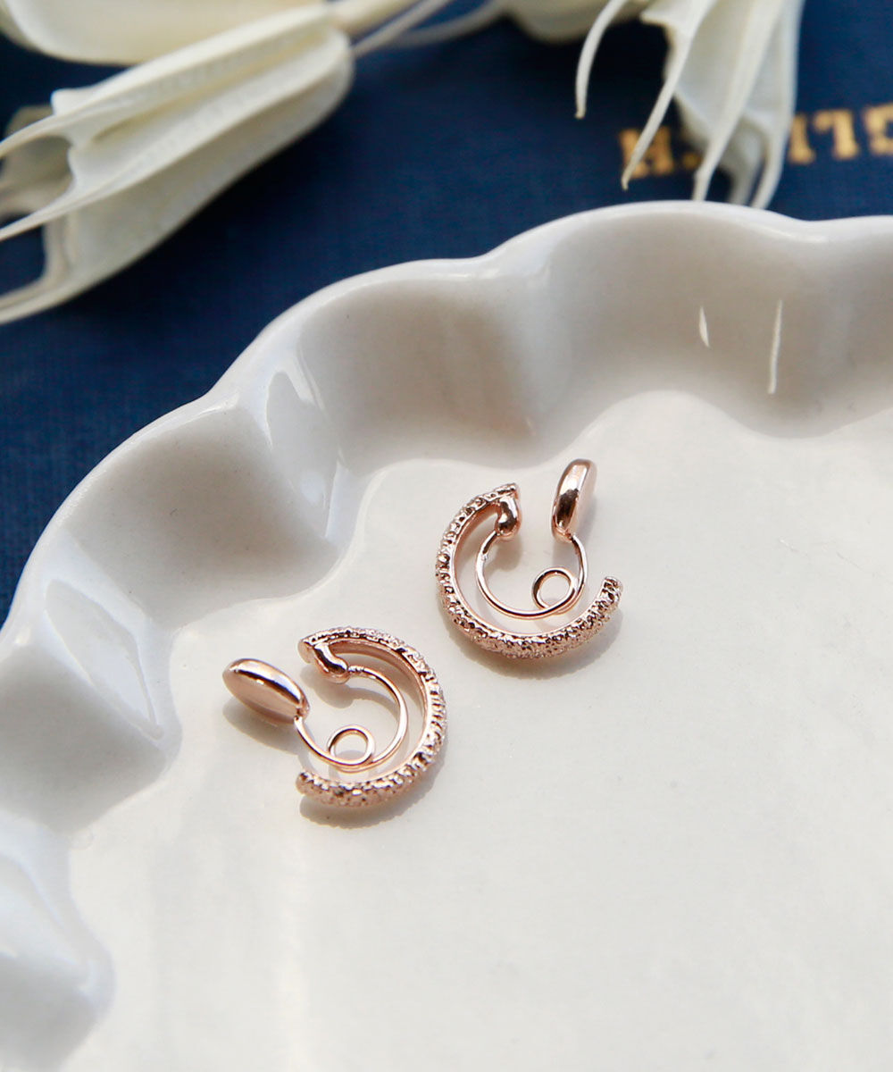 colleca la「miniループフィット・梨地フープイヤリング」|イヤリング|ピンクゴールド