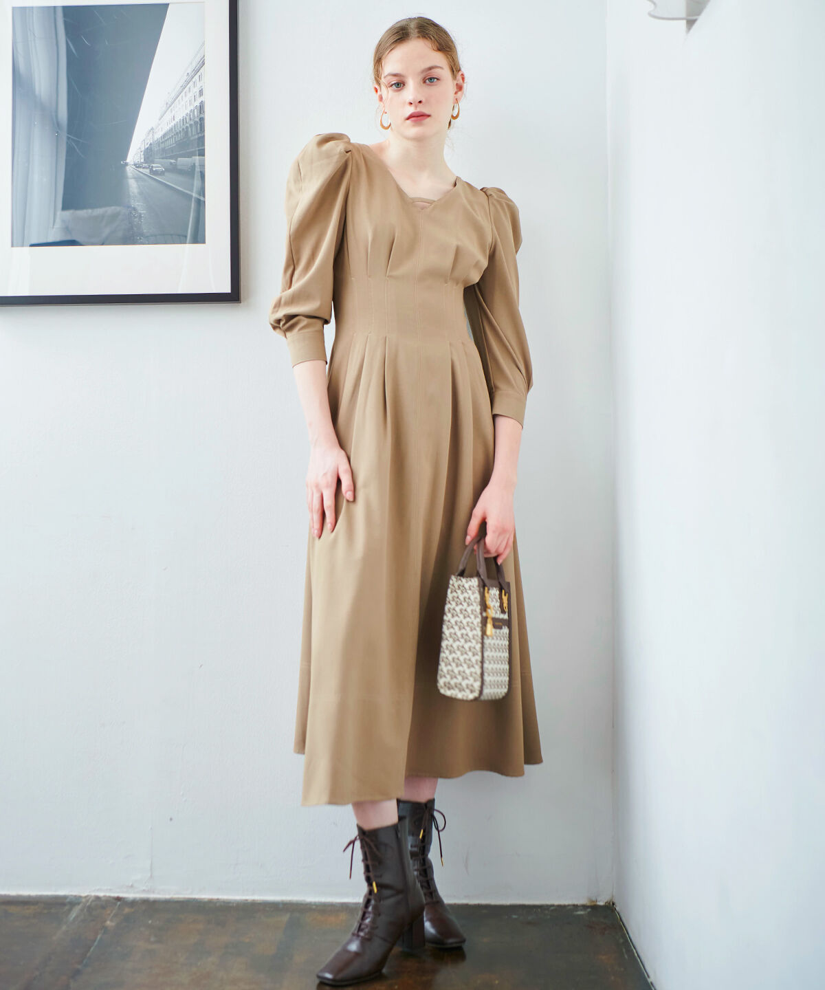 アンドクチュール「ウエストタックバックシャン長袖ワンピース」|ワンピース|ベージュ