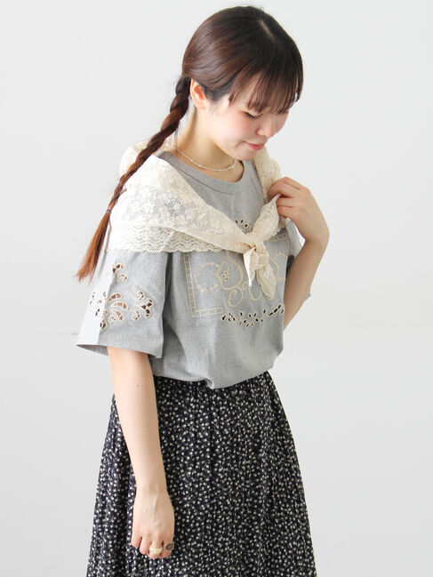 Samansa Mos2「三角ストール付カットワーク刺繍Tシャツ」|Tシャツ・カットソー|