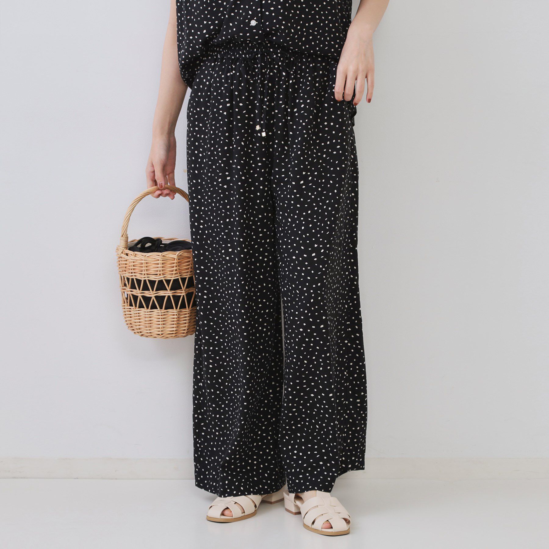 OPAQUE.CLIP「幾何柄プリントイージーワイドパンツ/セットアップ対応【洗える】」|その他|ブラック(119)