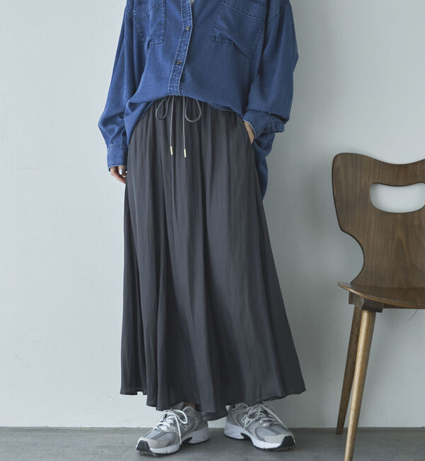 Doux archives「とろみサテンギャザースカート」|スカート|CHARCOAL GRAY