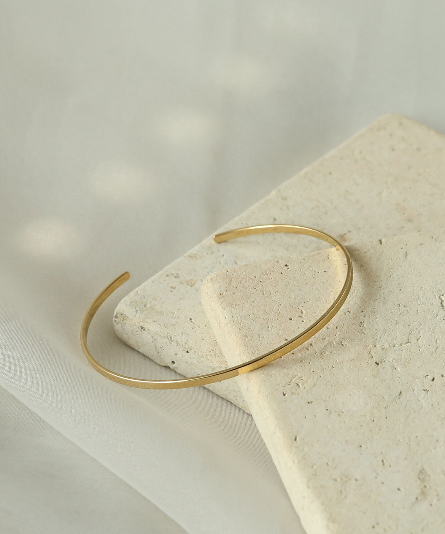 colleca la「極細バングル」|ブレスレット・バングル|ゴールド