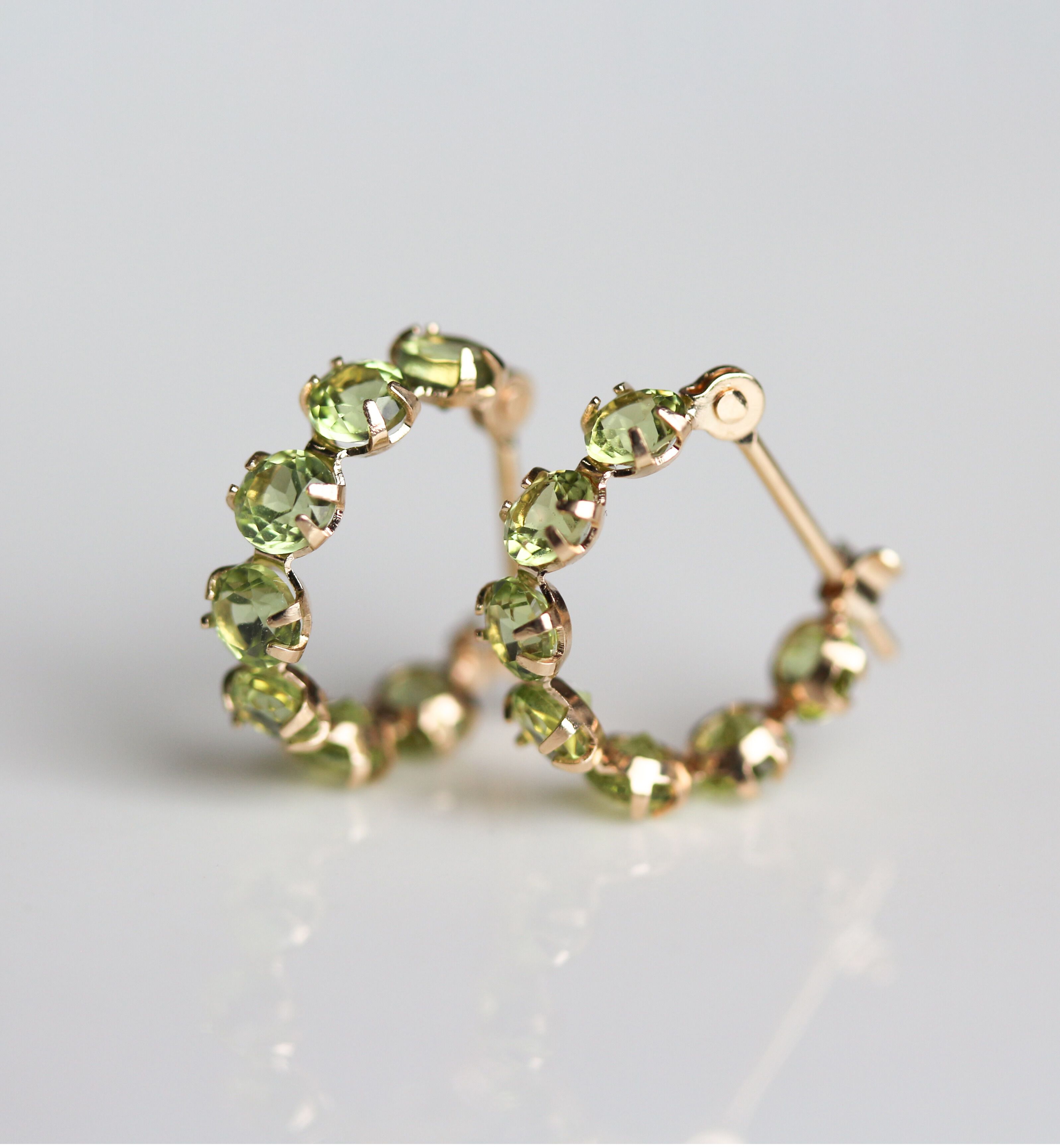  「ペリドット スナップ フープ ピアス | K10YG」|ピアス|