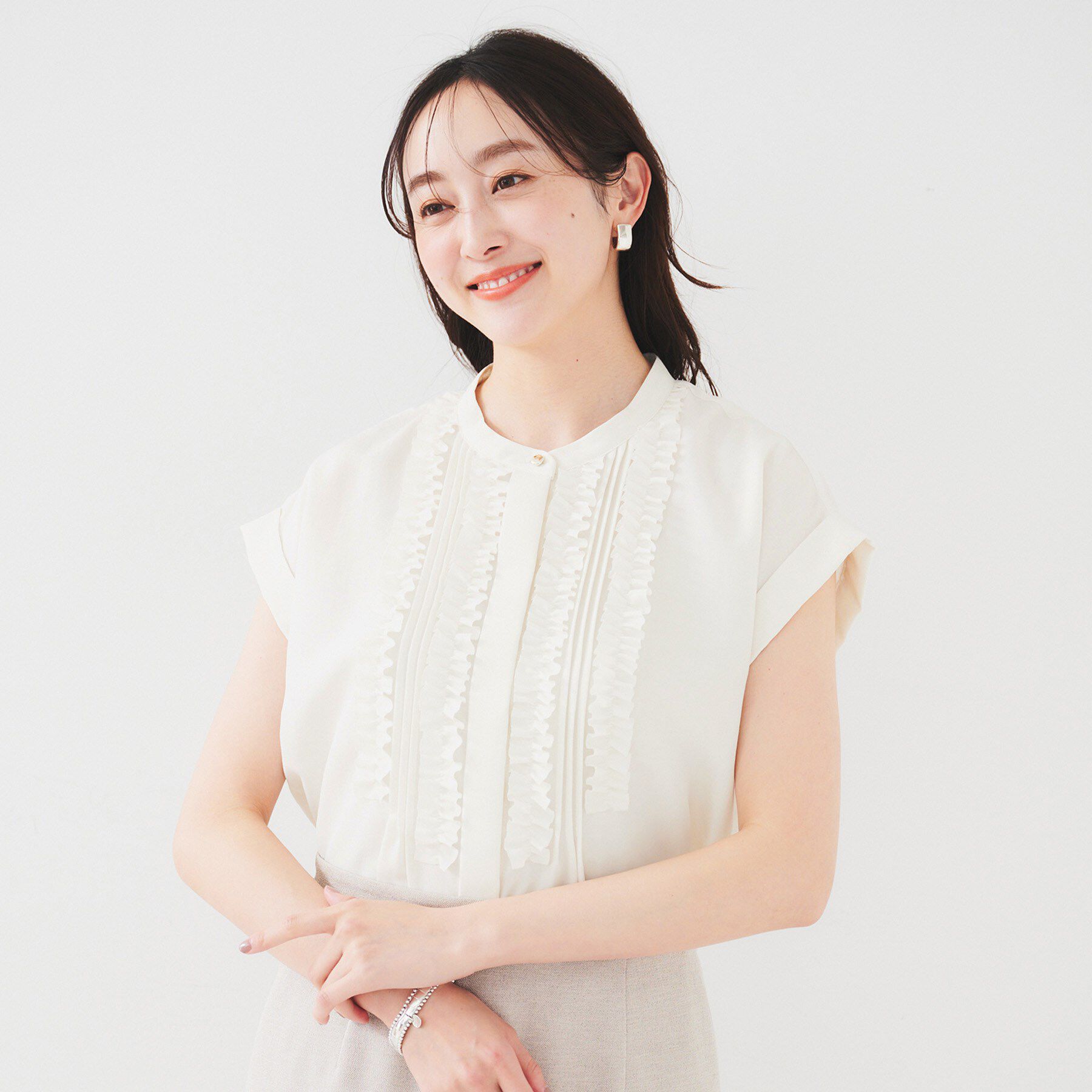 UNTITLED「【吸水速乾/UVケア】フィブリルフリルブラウス」|シャツ・ブラウス|オフホワイト(003