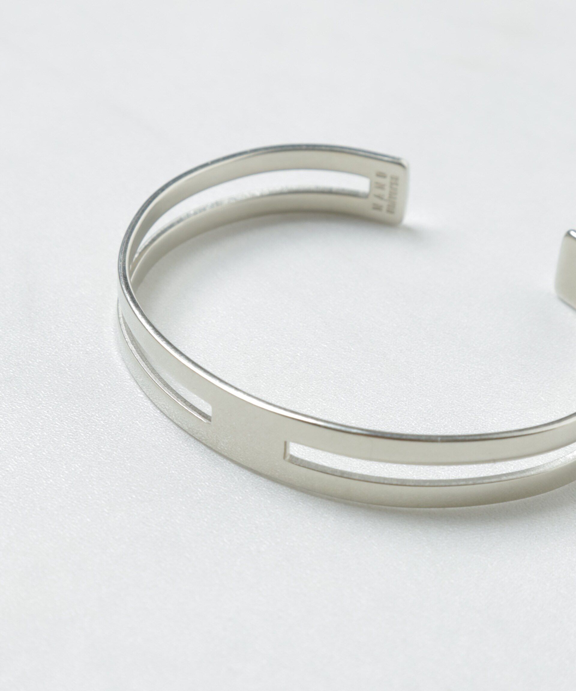 nano･universe「「NU jewelry」ジャーマンシルバースルーバングル」|ブレスレット・バングル|