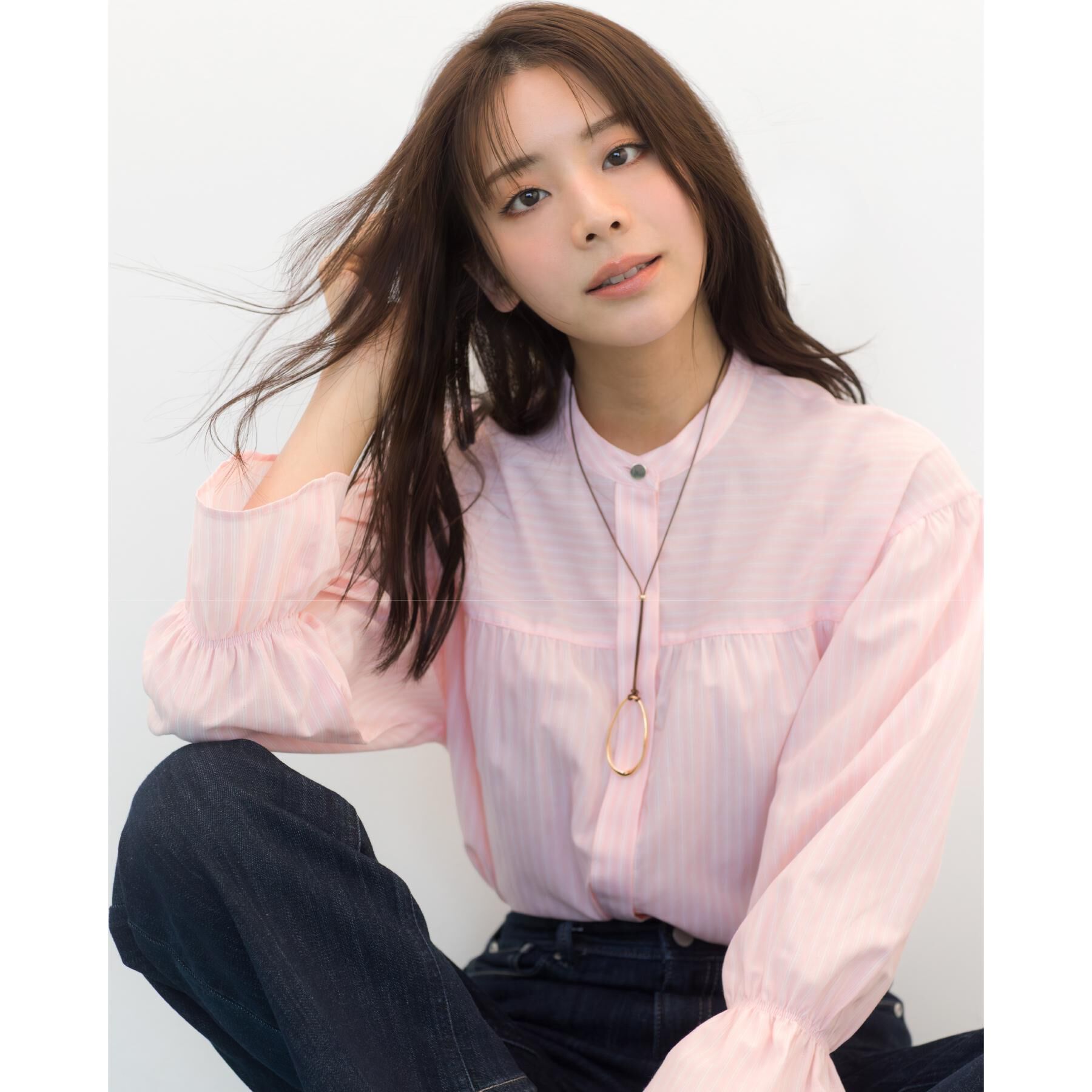 grove「【貴島明日香さん着用／イージーケア／接触冷感】麻ブレンドスタンドギャザーシャツ」|シャツ・ブラウス|