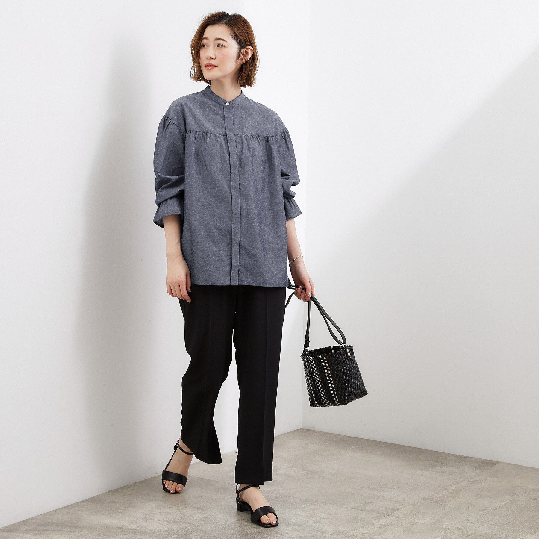 grove「【貴島明日香さん着用／イージーケア／接触冷感】麻ブレンドスタンドギャザーシャツ」|シャツ・ブラウス|