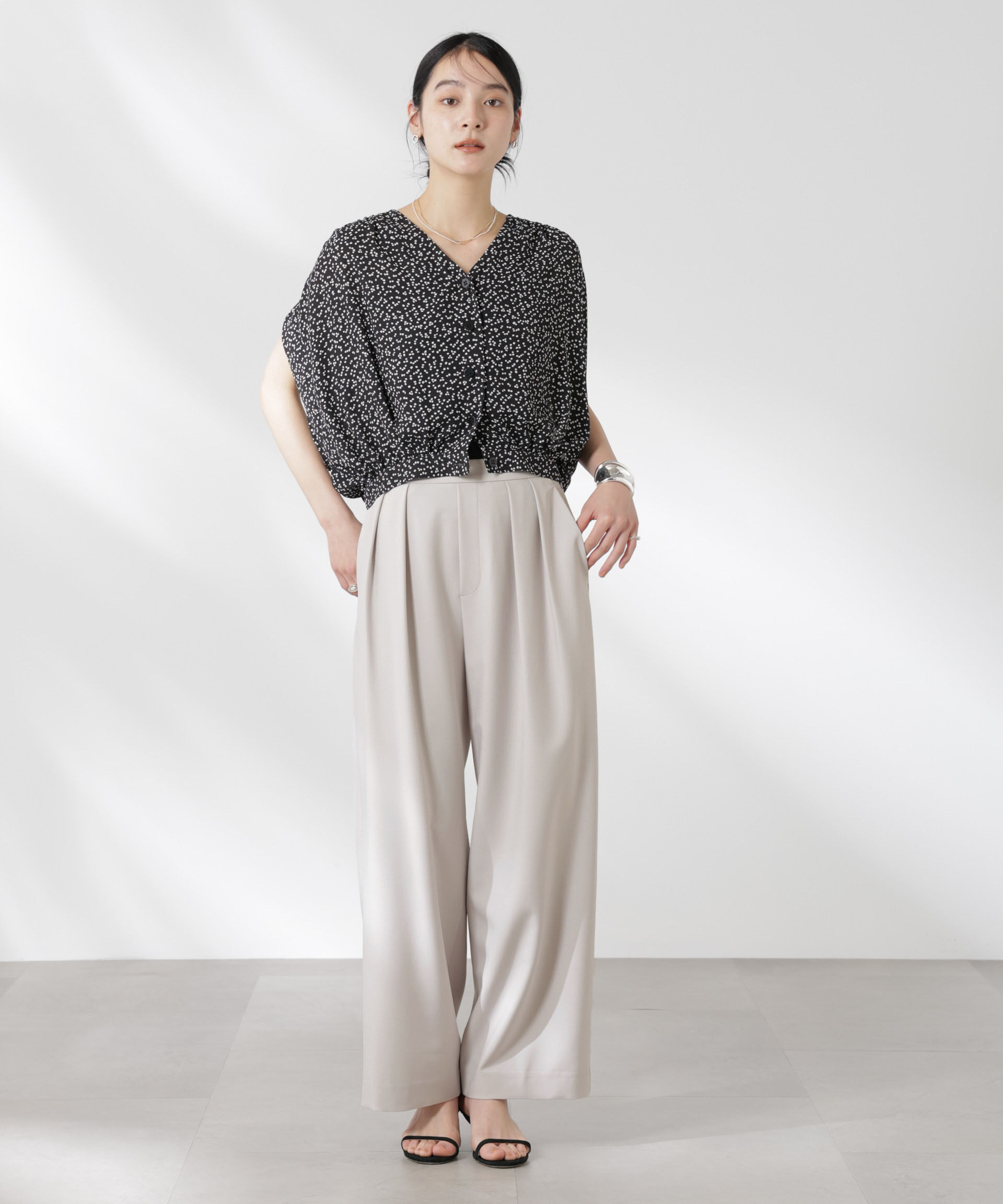 nano･universe「撥水UVストレッチタックワイドパンツ」|チノ|