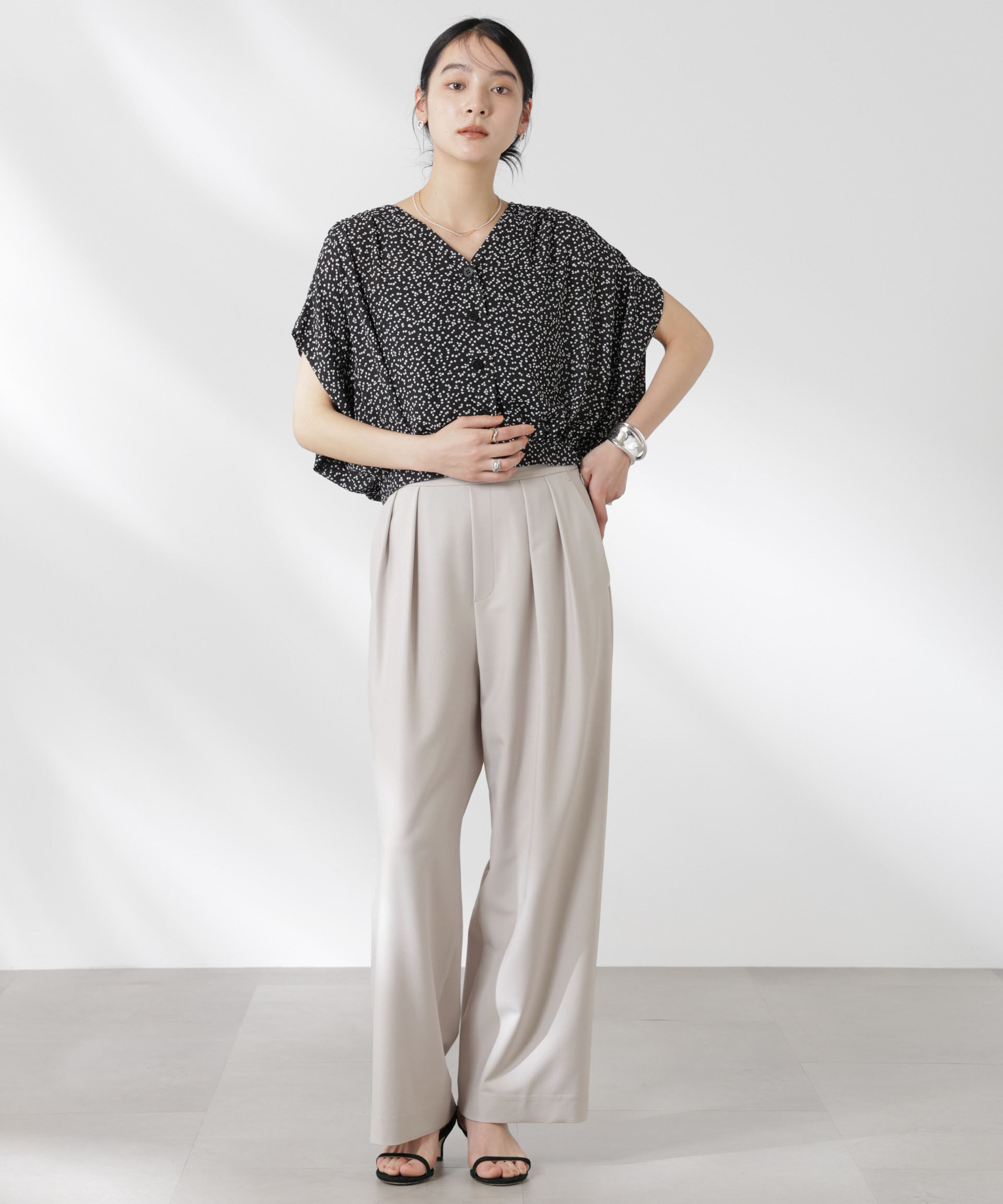 nano･universe「撥水UVストレッチタックワイドパンツ」|チノ|