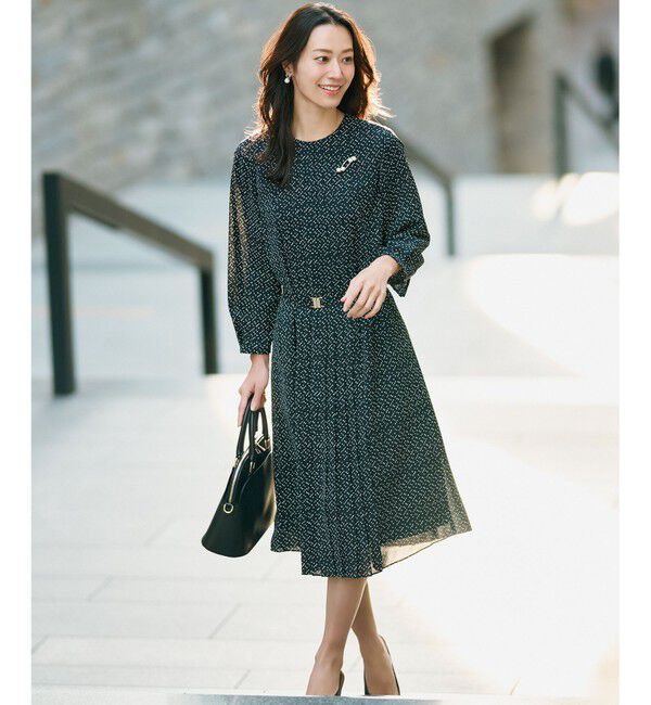 自由区「【大好評アイテム・新色追加・1枚でサマになる】ライトサテン ワンピース」|ドレス|