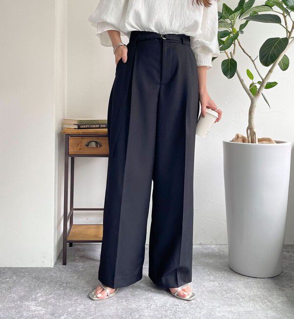 fredy emue「ベルト付きタックパンツ」|スラックス|ブラック