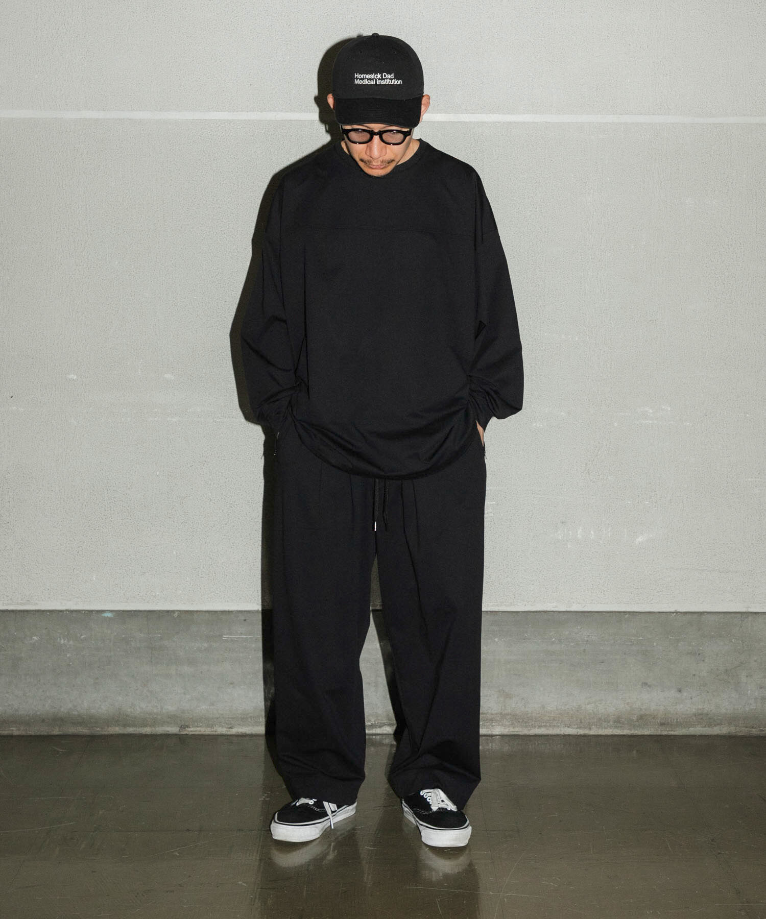 URBAN RESEARCH「Wide Dad　BREEZY TECH EASY PANTS」|その他|ブラック