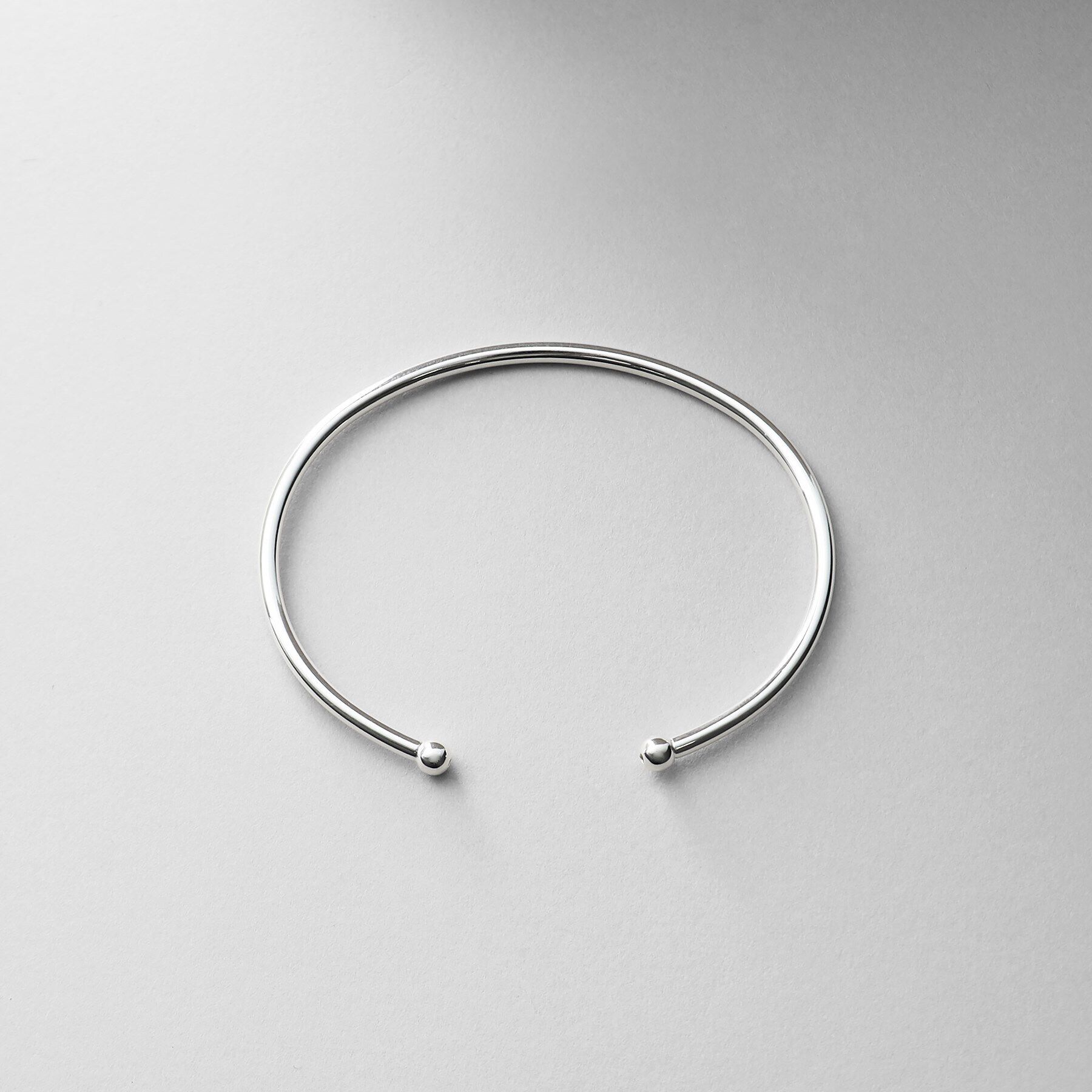 COCOSHNIK ONKITSCH「シルバー ホロウフレキシブル バングル」|ブレスレット・バングル|