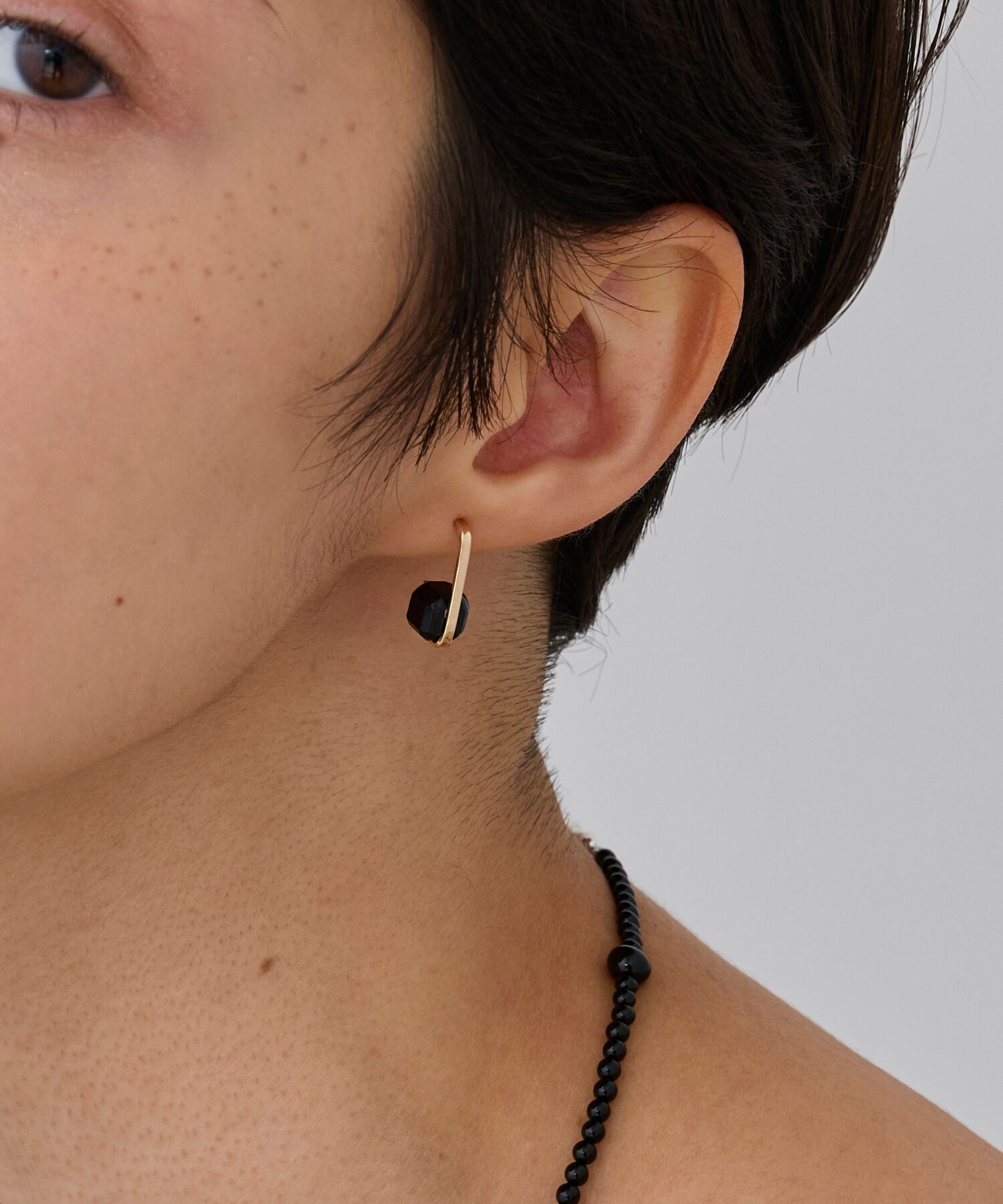 JUPITER「【K10】天然石キューブカットピアス オニキス」|ピアス|