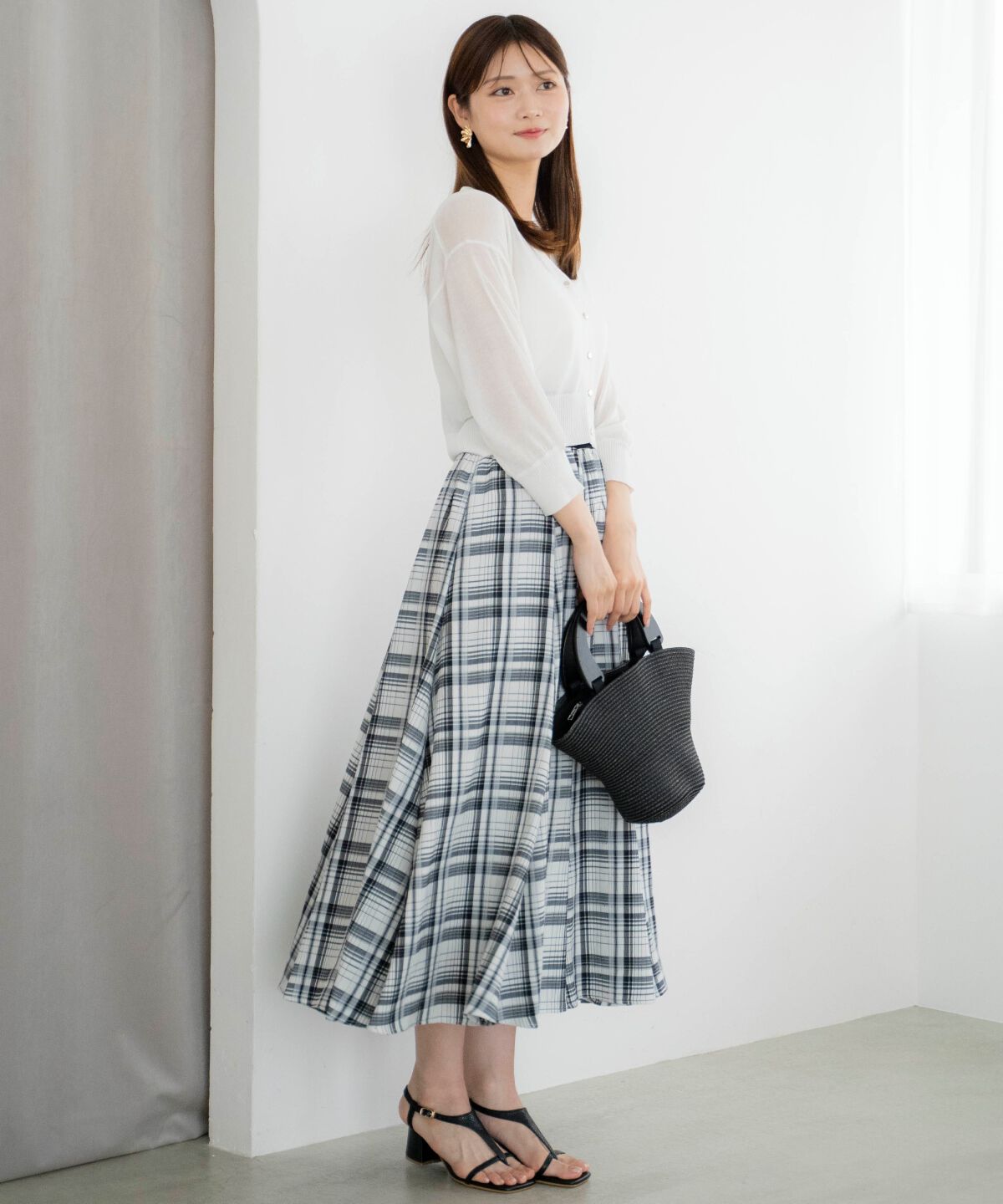 アンドクチュール「シャイニーシアーⅤネックカーディガン」|カーディガン|