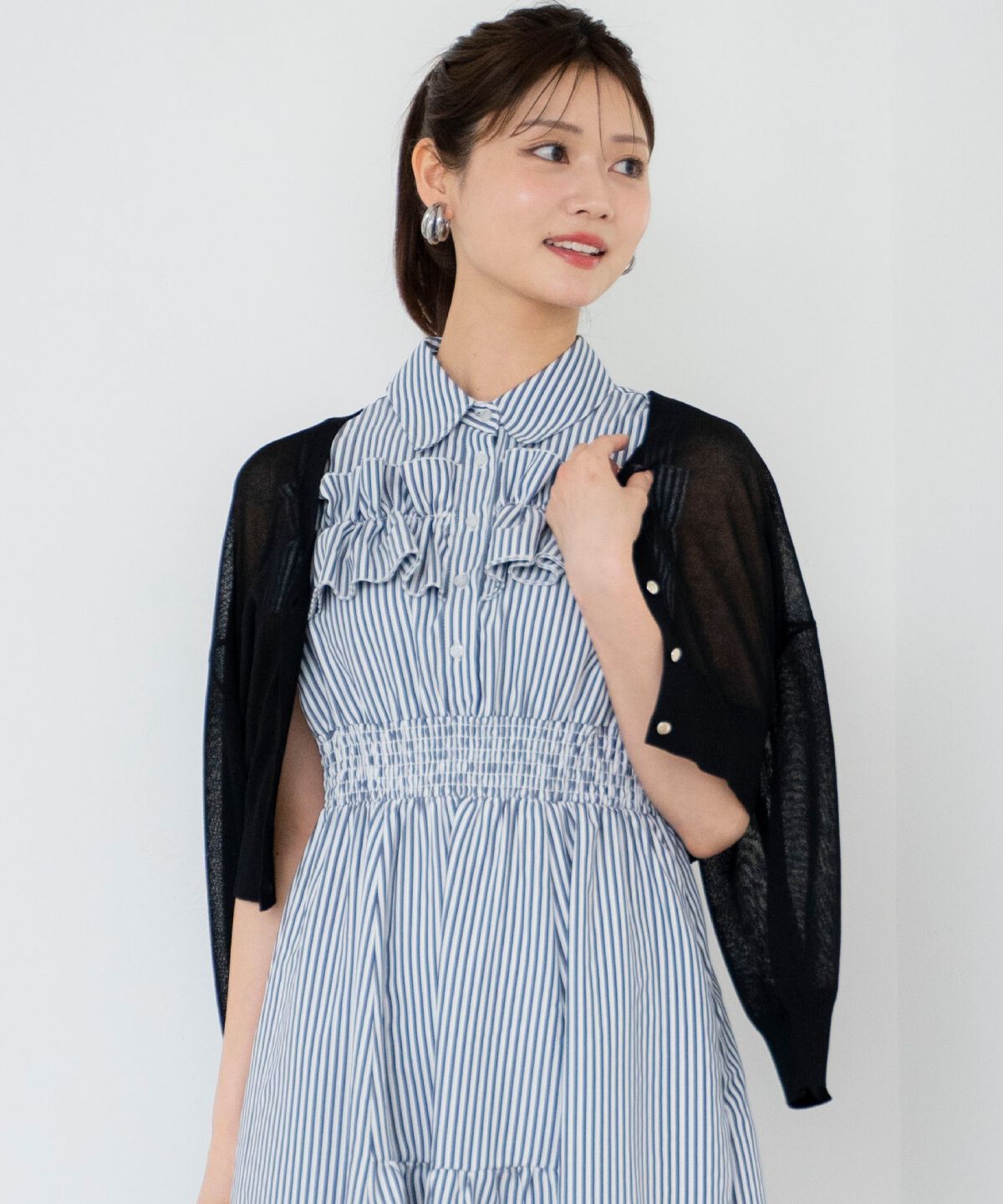 アンドクチュール「シャイニーシアーⅤネックカーディガン」|カーディガン|ブラック