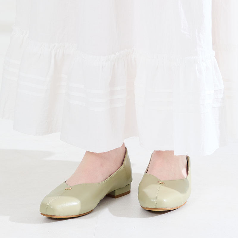 ORiental TRaffic「●2026春夏新作●ゴールドパーツVカットバブーシュ/61112」|パンプス|