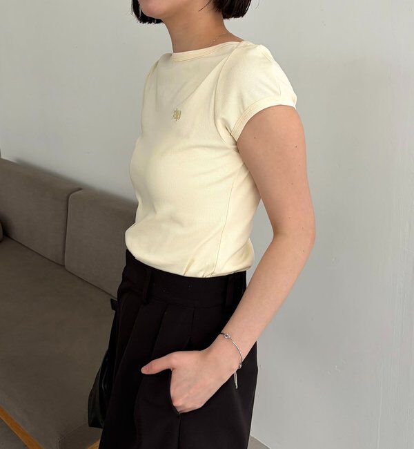  「【Tシャツが苦手な方にも◎】1ポイントボートネックTシャツ」|Tシャツ・カットソー|