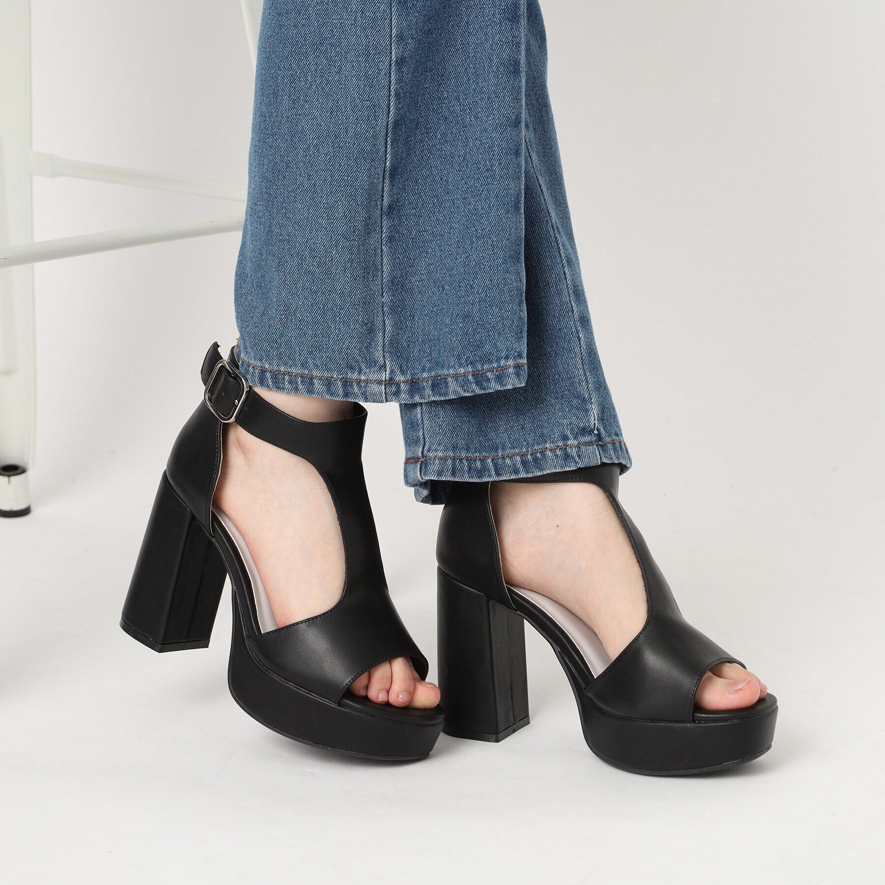 ESPERANZA「Tストラップスクエアサンダル」|サンダル|