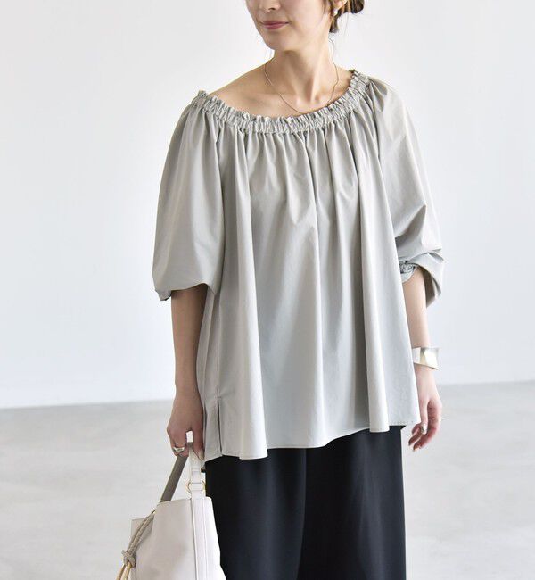 quaranciel「《予約》quaranciel:〈接触冷感/UVカット/撥水加工〉ギャザー オフショル ラッシュガード ブラウス」|シャツ・ブラウス|