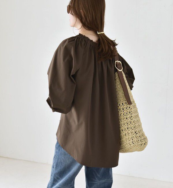 quaranciel「《予約》quaranciel:〈接触冷感/UVカット/撥水加工〉ギャザー オフショル ラッシュガード ブラウス」|シャツ・ブラウス|