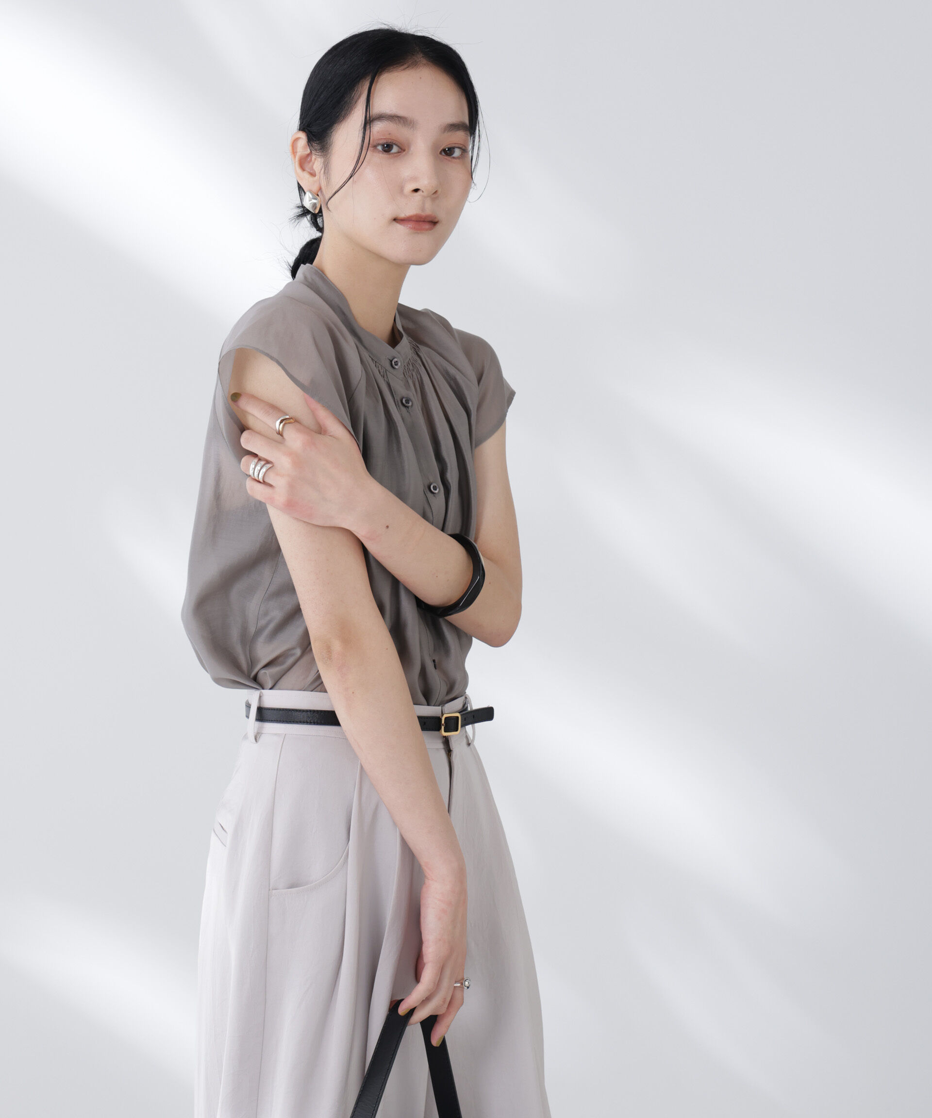 nano･universe「シアーサテンスタンドカラーブラウス」|シャツ・ブラウス|