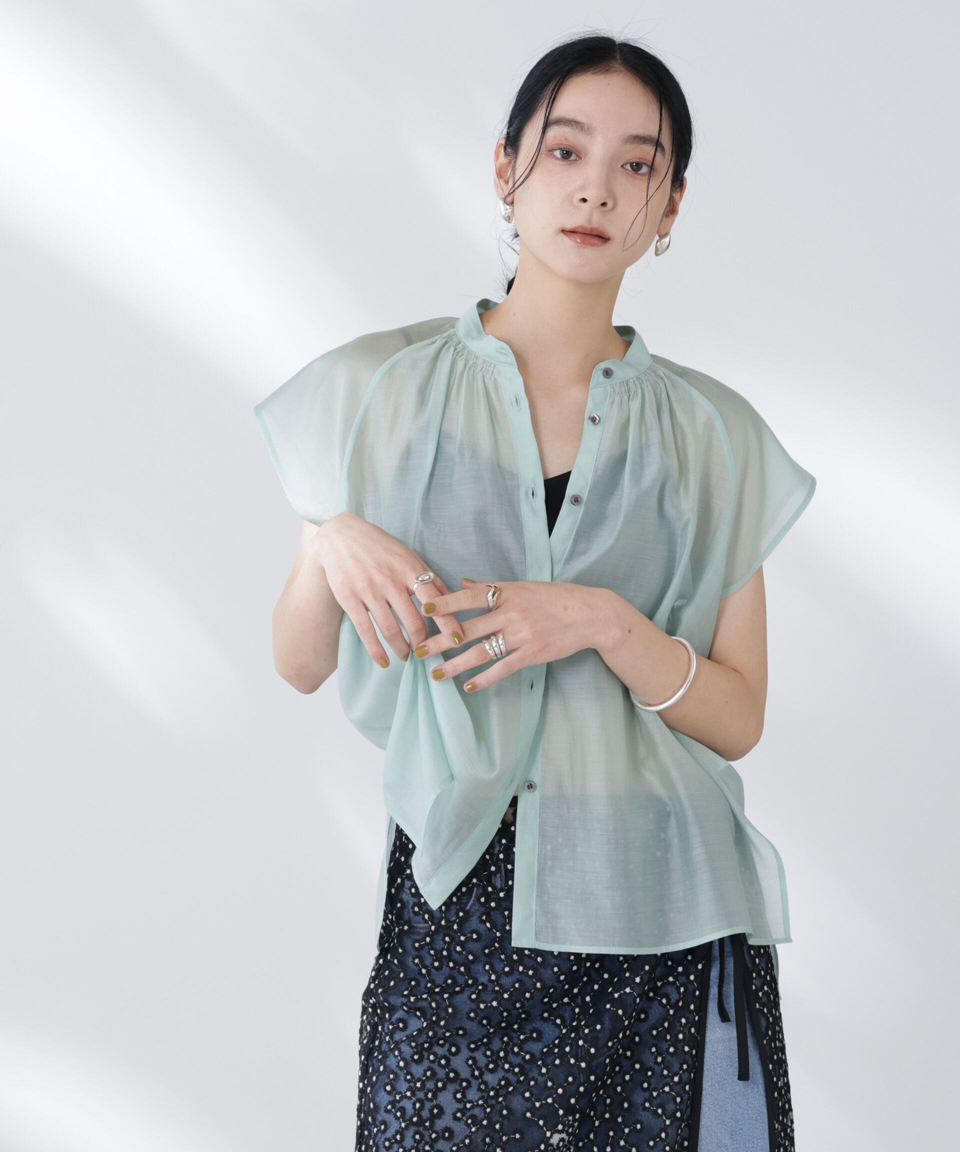 nano･universe「シアーサテンスタンドカラーブラウス」|シャツ・ブラウス|