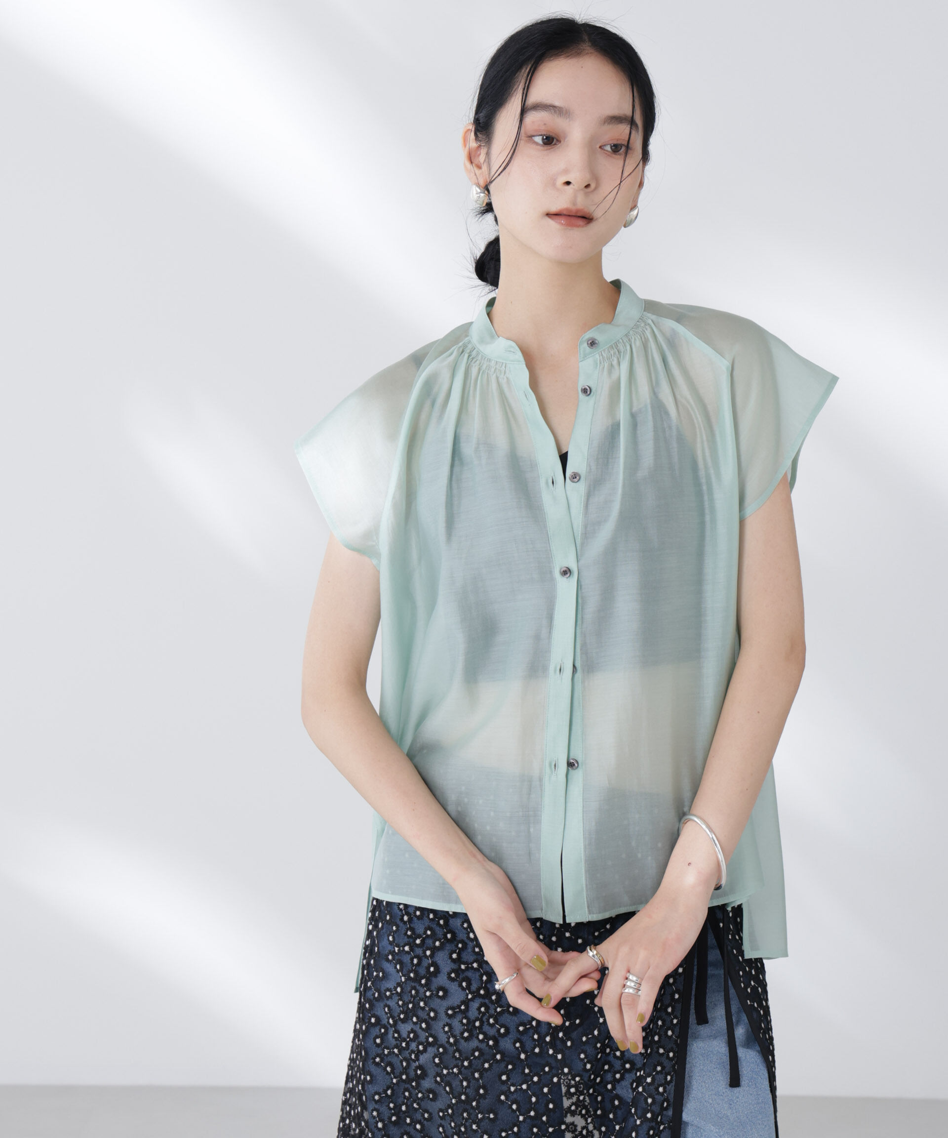 nano･universe「シアーサテンスタンドカラーブラウス」|シャツ・ブラウス|