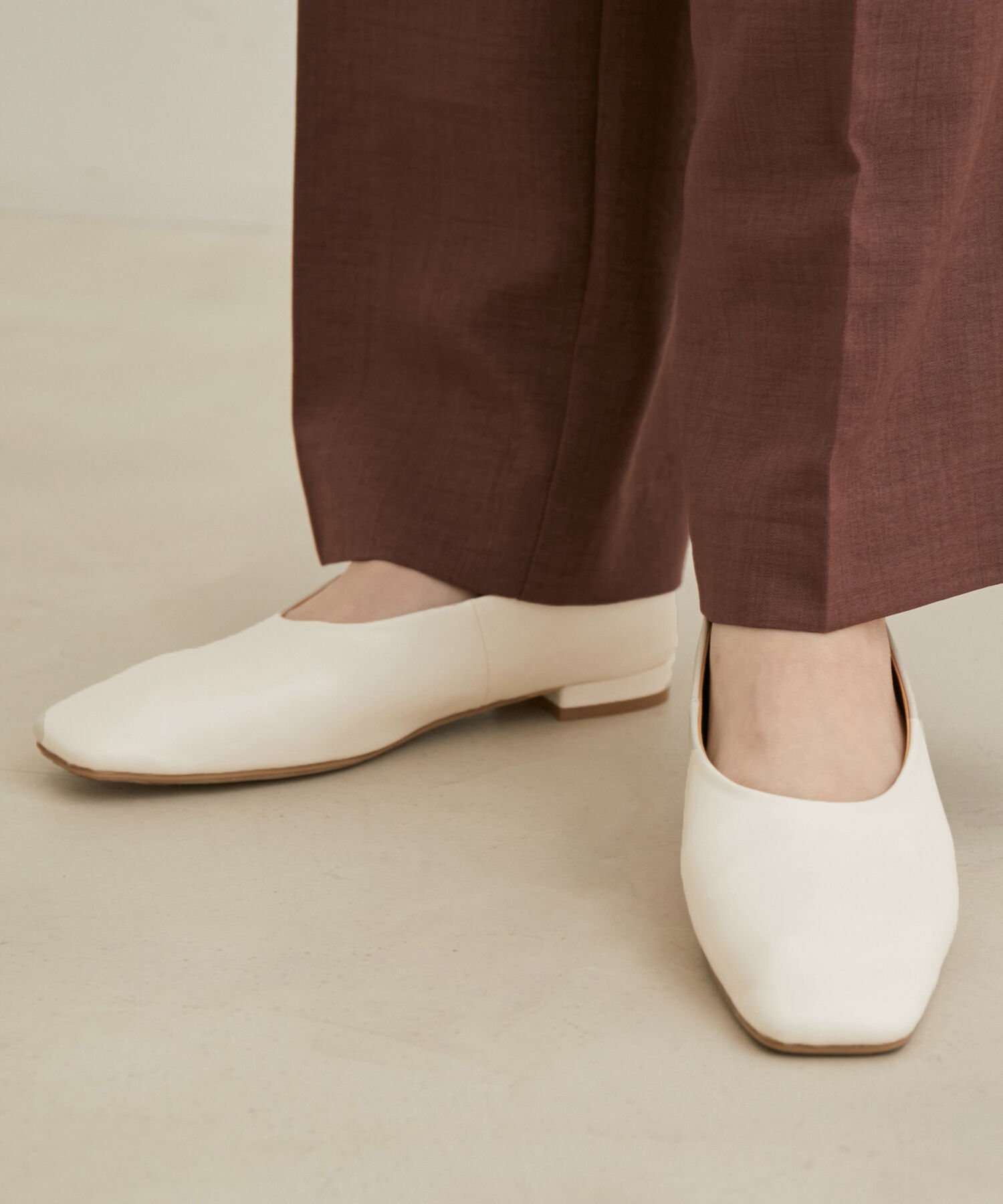 Juze「スクエアフラットパンプス」|パンプス|ホワイト(10)
